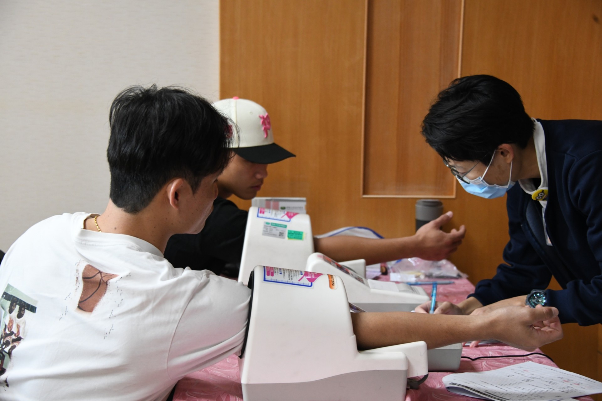 味全龍球星齊聚大林慈濟年度健檢