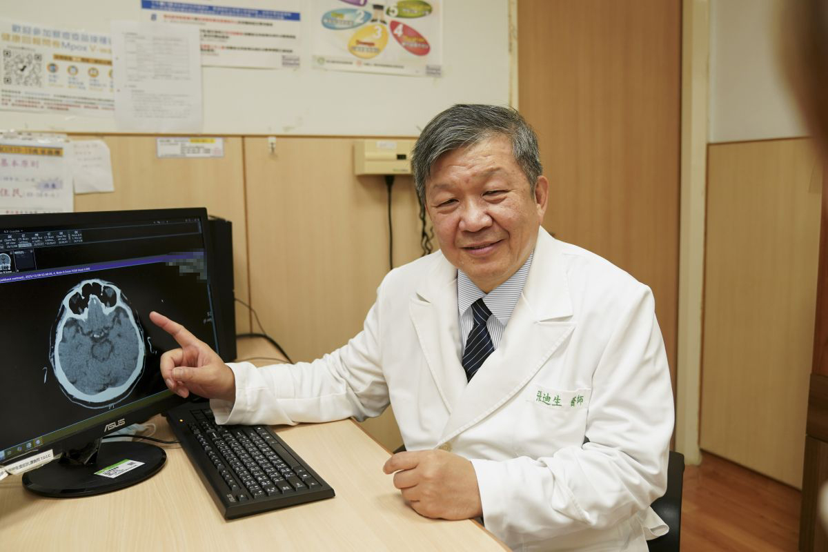 張迪生醫師看診示意照。