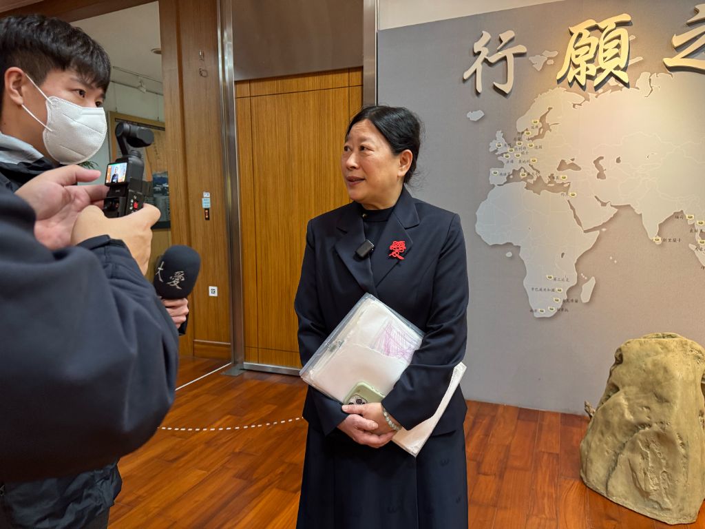 曾經走入約旦的蘇芳霈（Susu)師姊，看到孩子在最需要愛的時候，有這樣的一位慈濟志工濟暉，在語言不通，信仰不同的情境之下，卻願意為他們付出，這是非常不容易的。