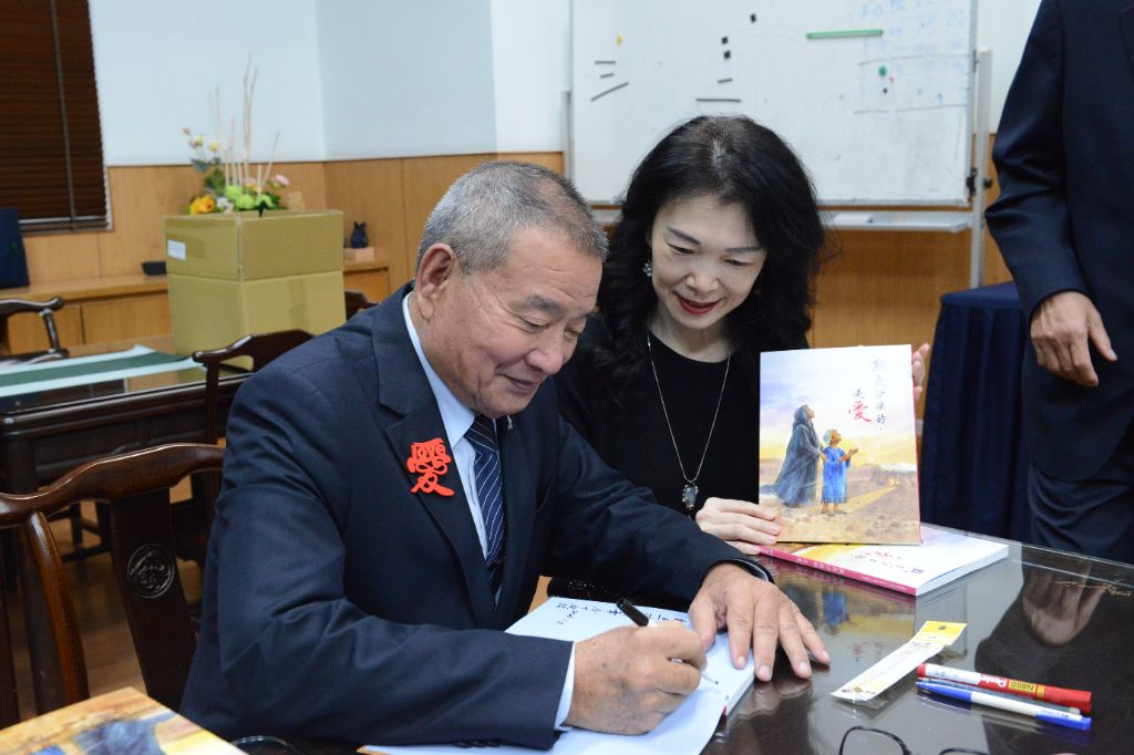 前約旦大使夫人翁玉珠表示，在約旦在一次的感恩會上，看到受幫助者發自內心的感謝，感謝慈濟的秋華師兄對他們的付出，點點滴滴他們都記在心裡。