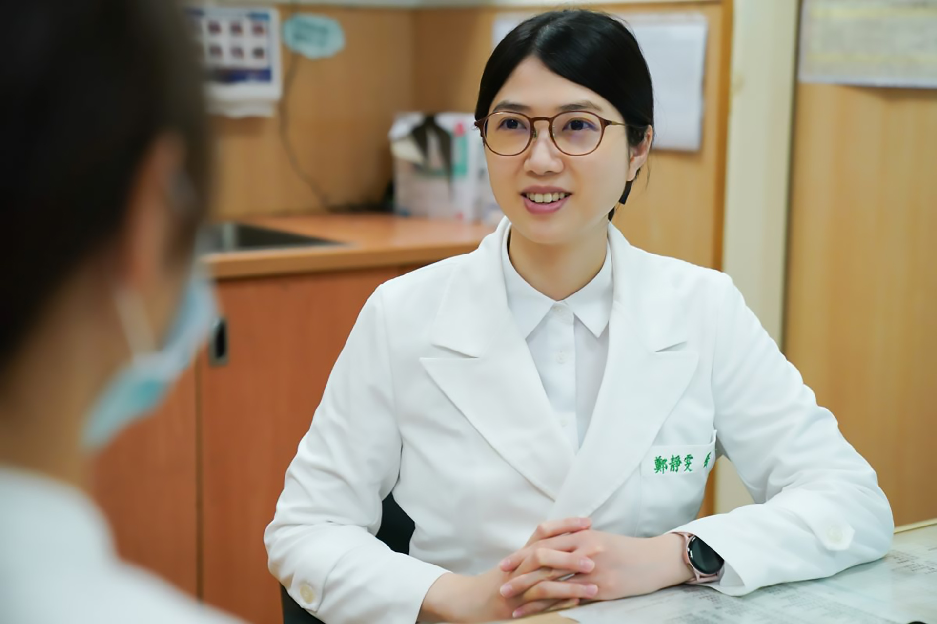 鄭靜雯醫師看診示意照。