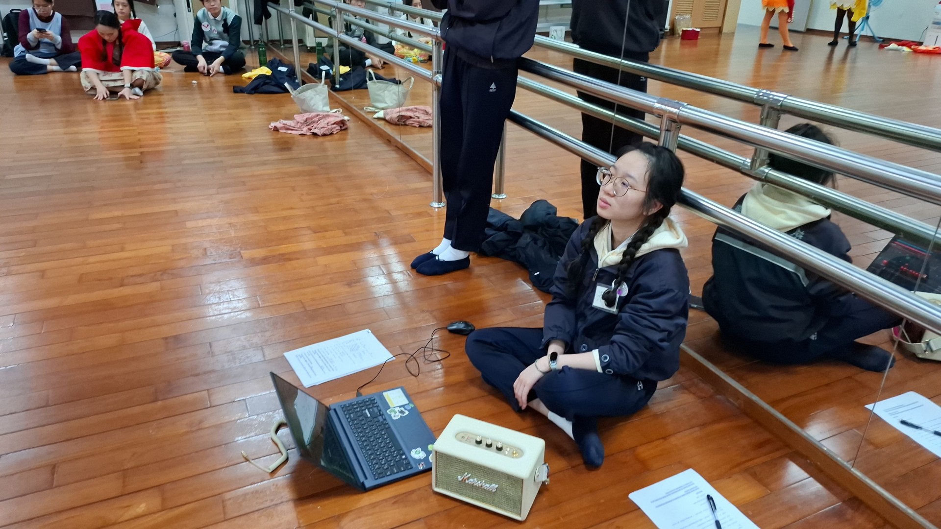 從一張白紙開始發想，一齣舞台劇的誕生，是數十人把「不會」變成「可以」的過程