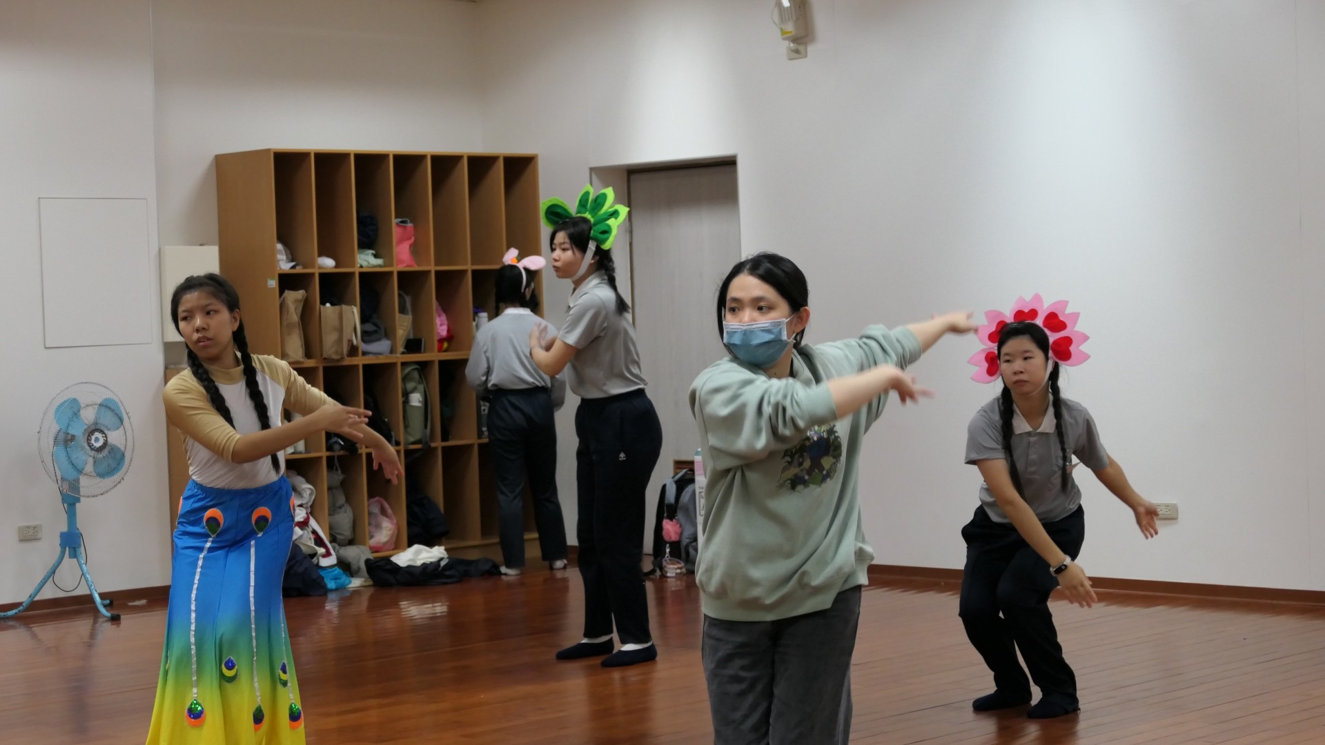 汪鈺婷2019年加入親善大使，畢業投入臨床工作後，她仍回到學校協助編舞，將經驗繼續傳承。