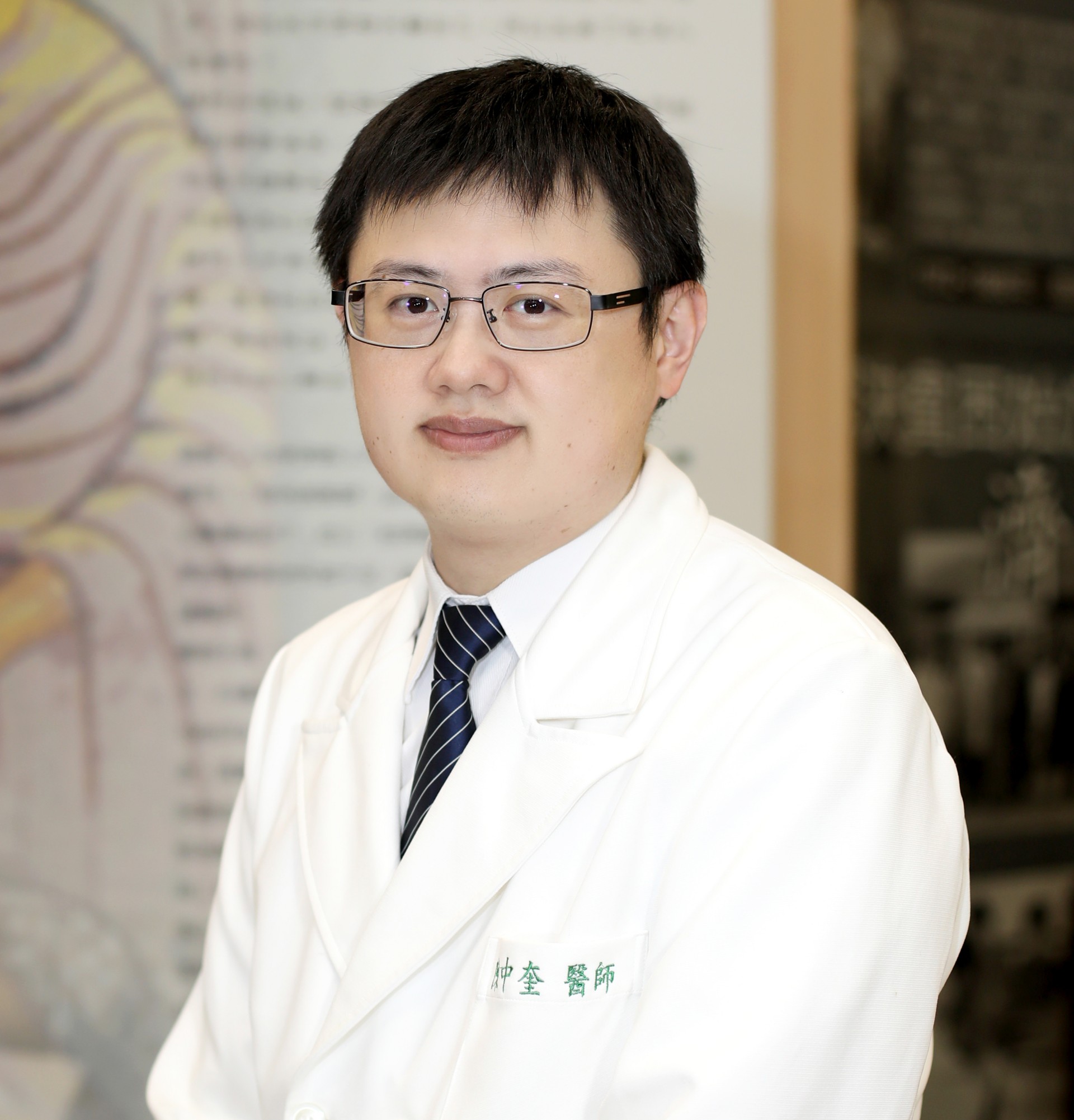 花蓮慈濟醫院中醫預防醫學中心主任陳中奎醫師,分享兩大原則保暖及飲食調理,有助於降低天氣變化對健康的影響,安心迎接新的一年。