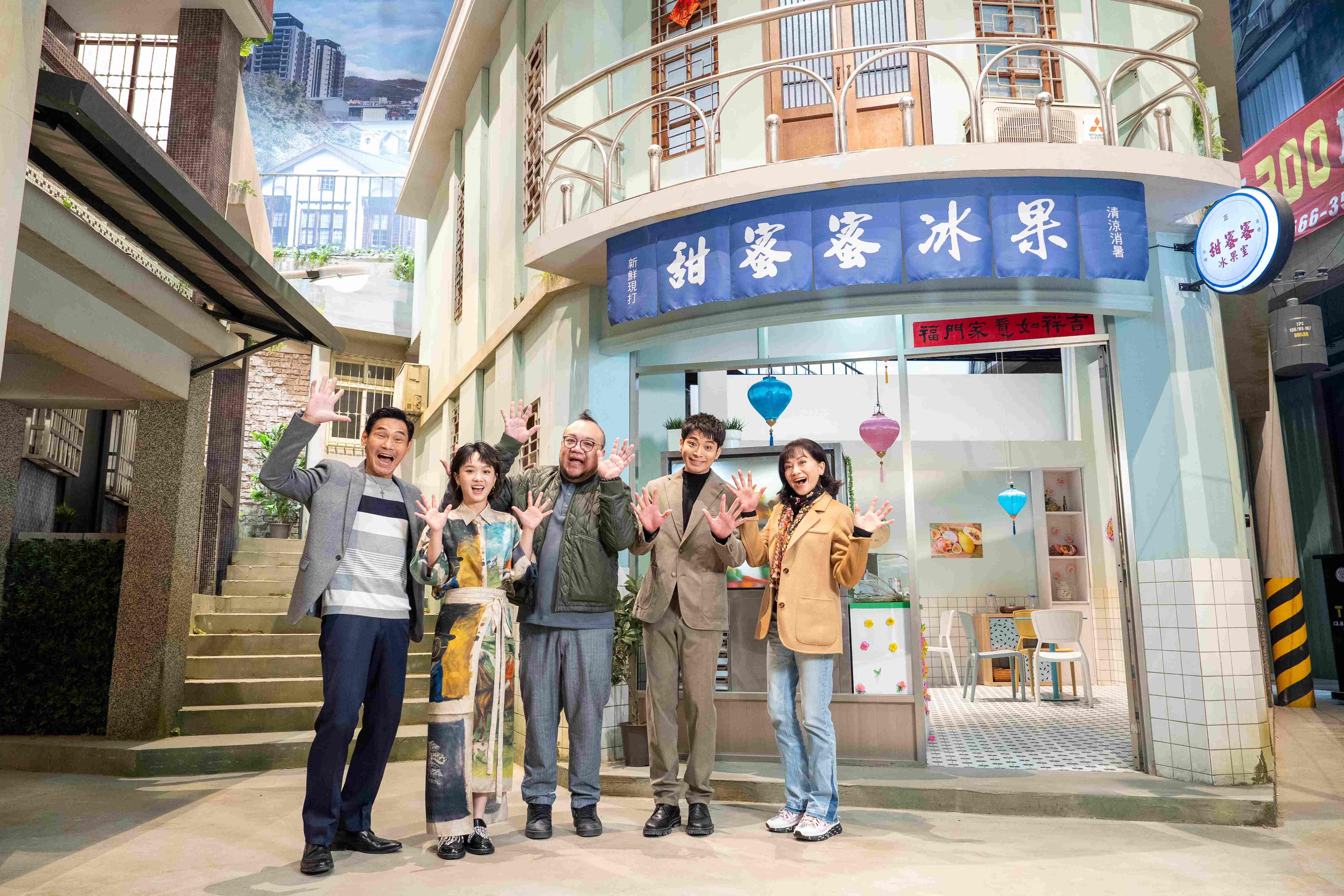 大愛劇《大愛街二巷》殺青媒體開箱_從左至右夏靖庭、嚴正嵐、導演葉天倫、侯彥西、柯素雲