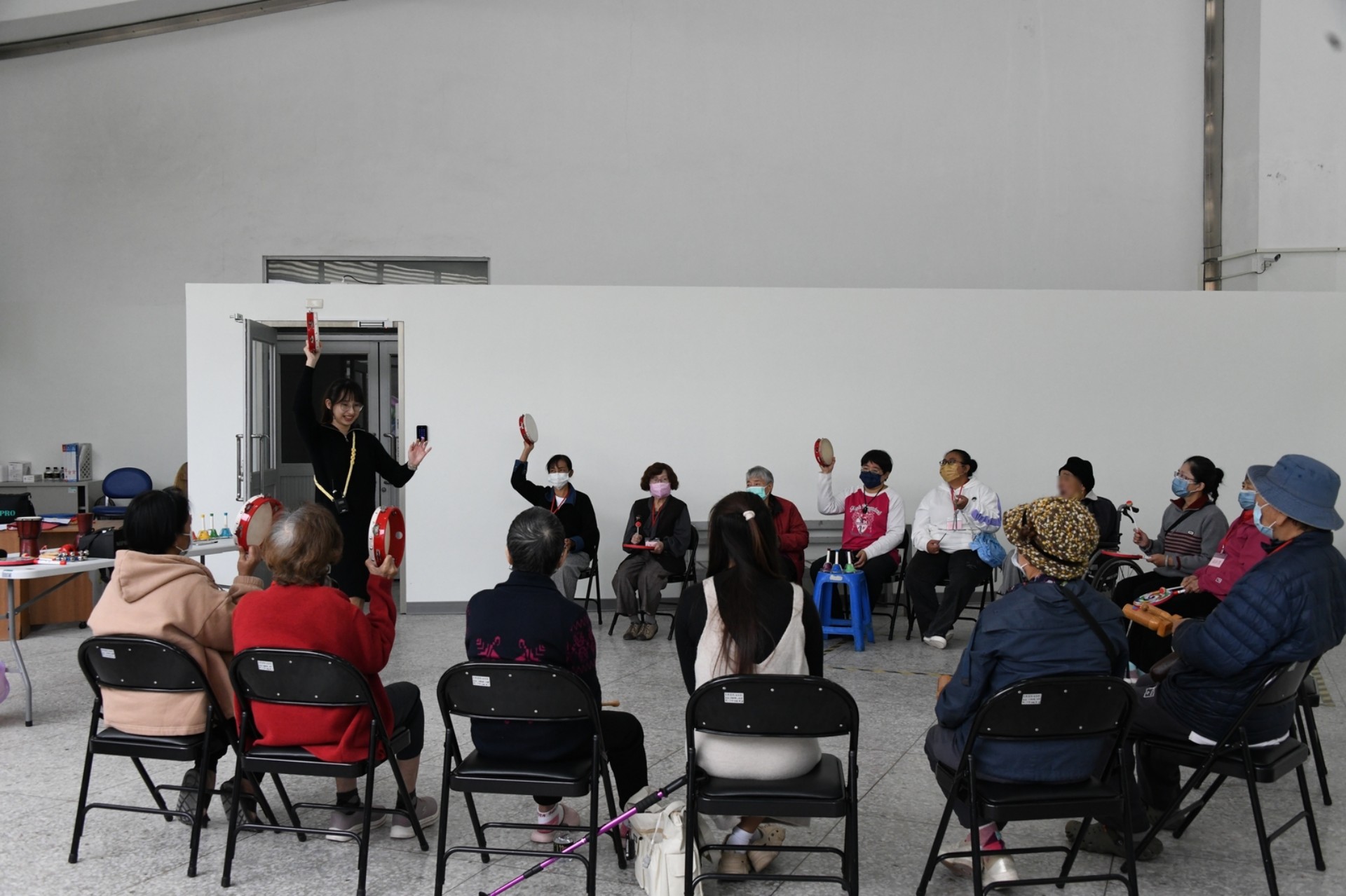 「拾憶樂園」整合醫療專業,提供輕度失智且合併情緒及行為症狀者更寬敞、舒適且具醫療支援的照顧環境。