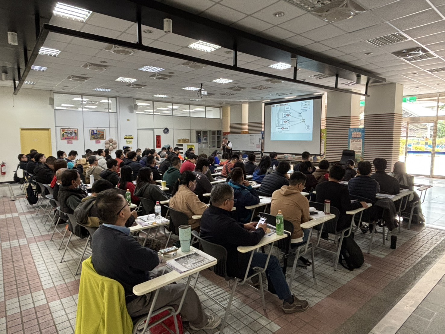 邱處長講解相關法規與實務