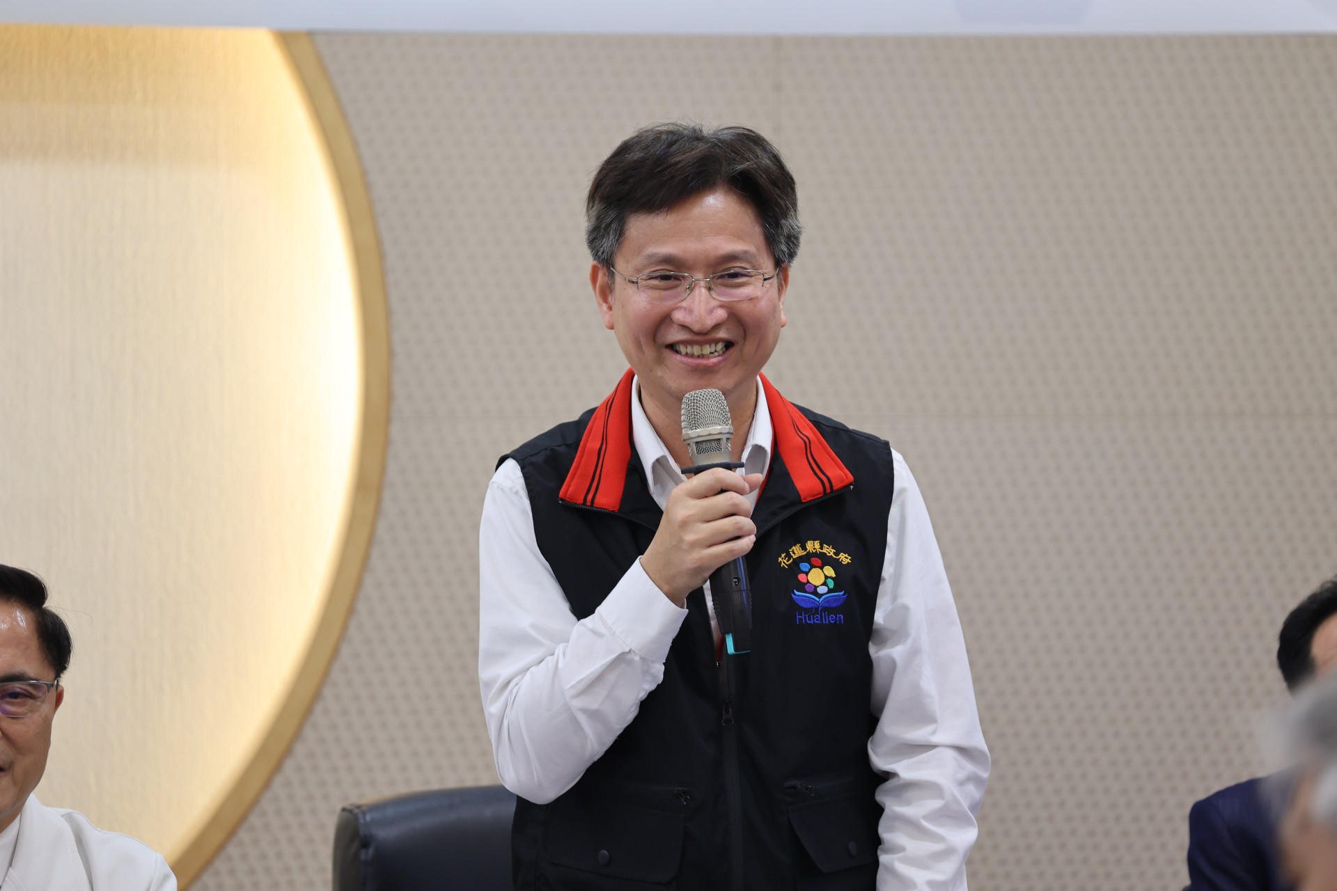 花蓮縣教育處白鴻儀副處長表示，慈濟醫院與地方共好的聯盟策略，為花蓮在地的學子提供一個很好的方向和選擇。