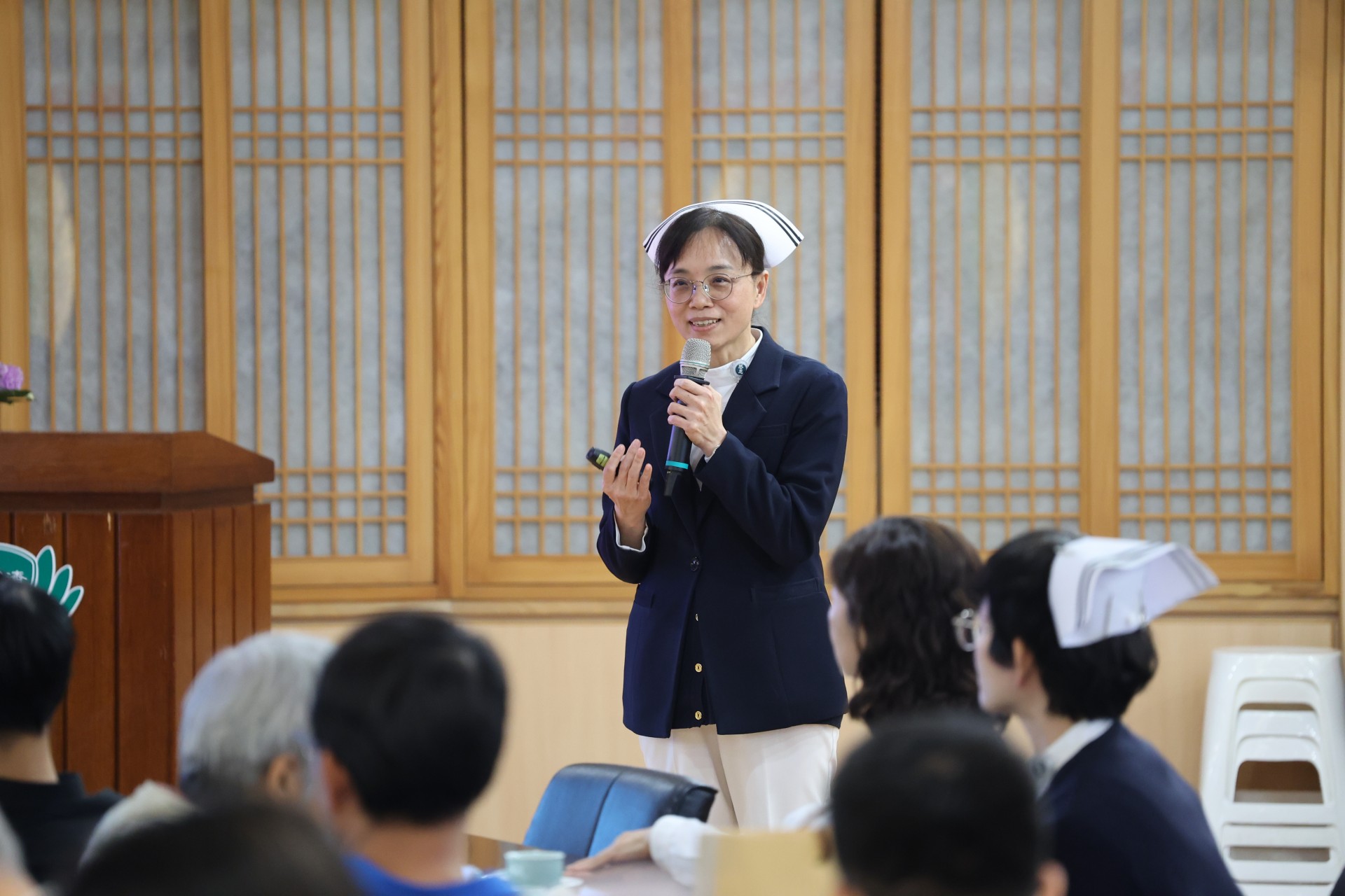 花蓮慈院護理部呂基燕副主任是慈濟護專第四屆畢業生，她以親身經歷擔任招募未來護理人才的重任。