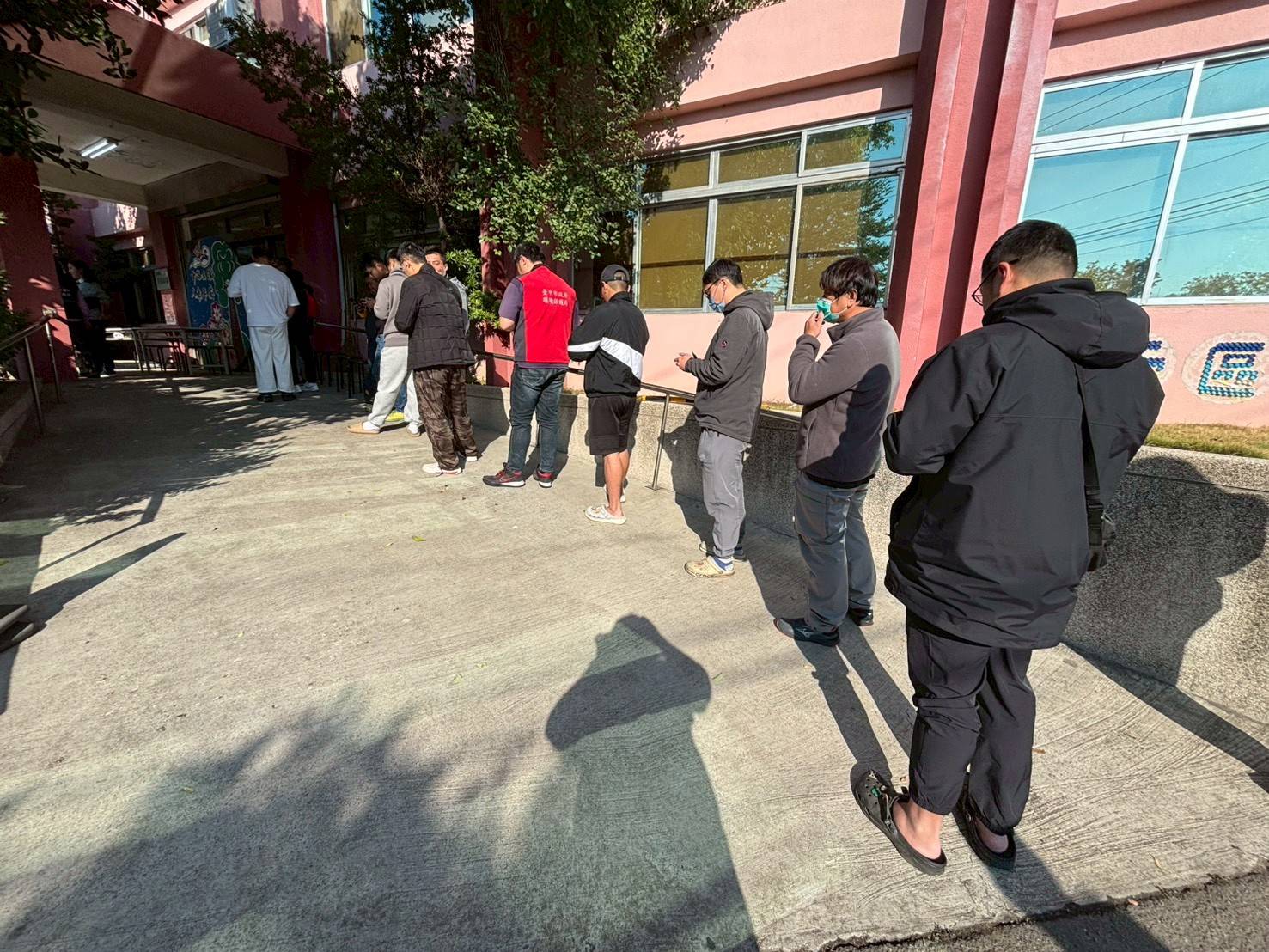 中西東南區清潔隊同仁排隊捐血