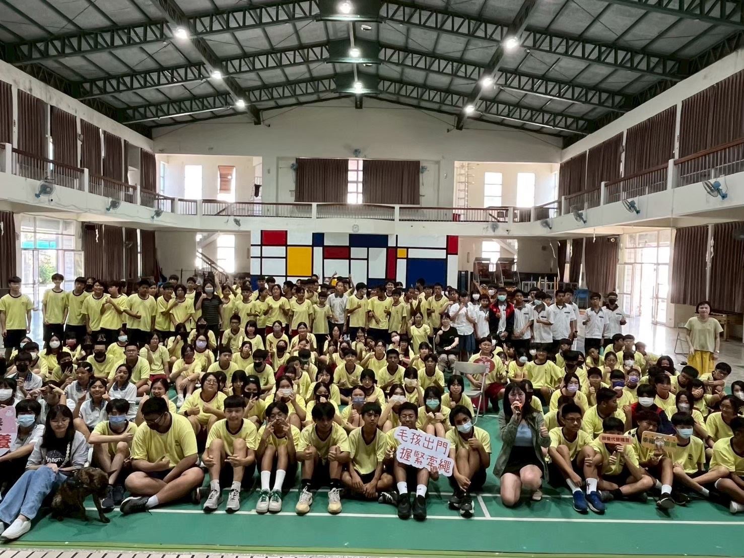 崇文國中生命教育大合照