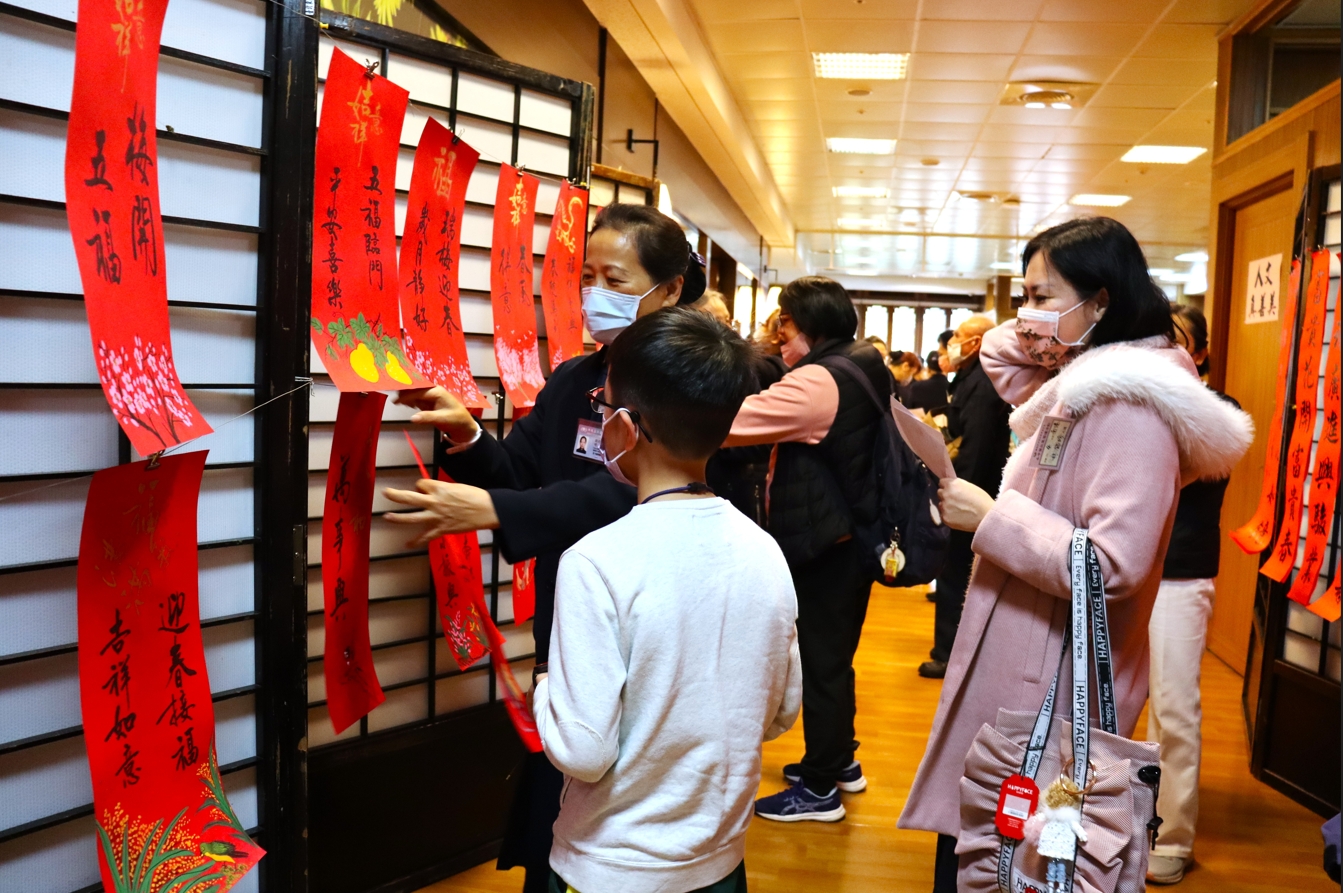 慈濟志工透過陪伴、互動與祝福，將社會的溫情傳遞到每一個角落，讓寒冬中的家庭在團聚中獲得力量，也讓善的循環持續在社區中擴散。