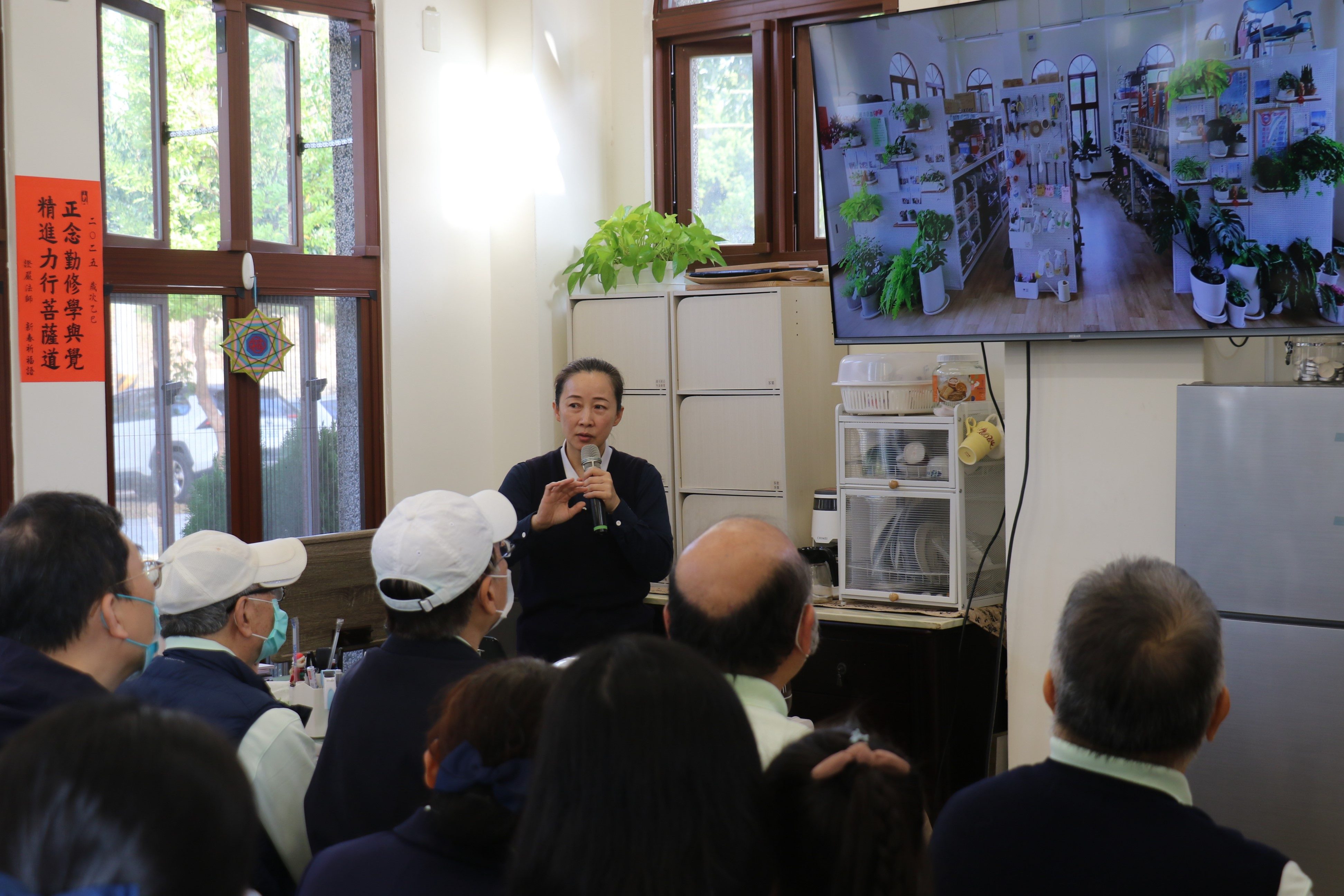 東大環保輔具據點窗口李冠慧說明平台的緣起及運作。