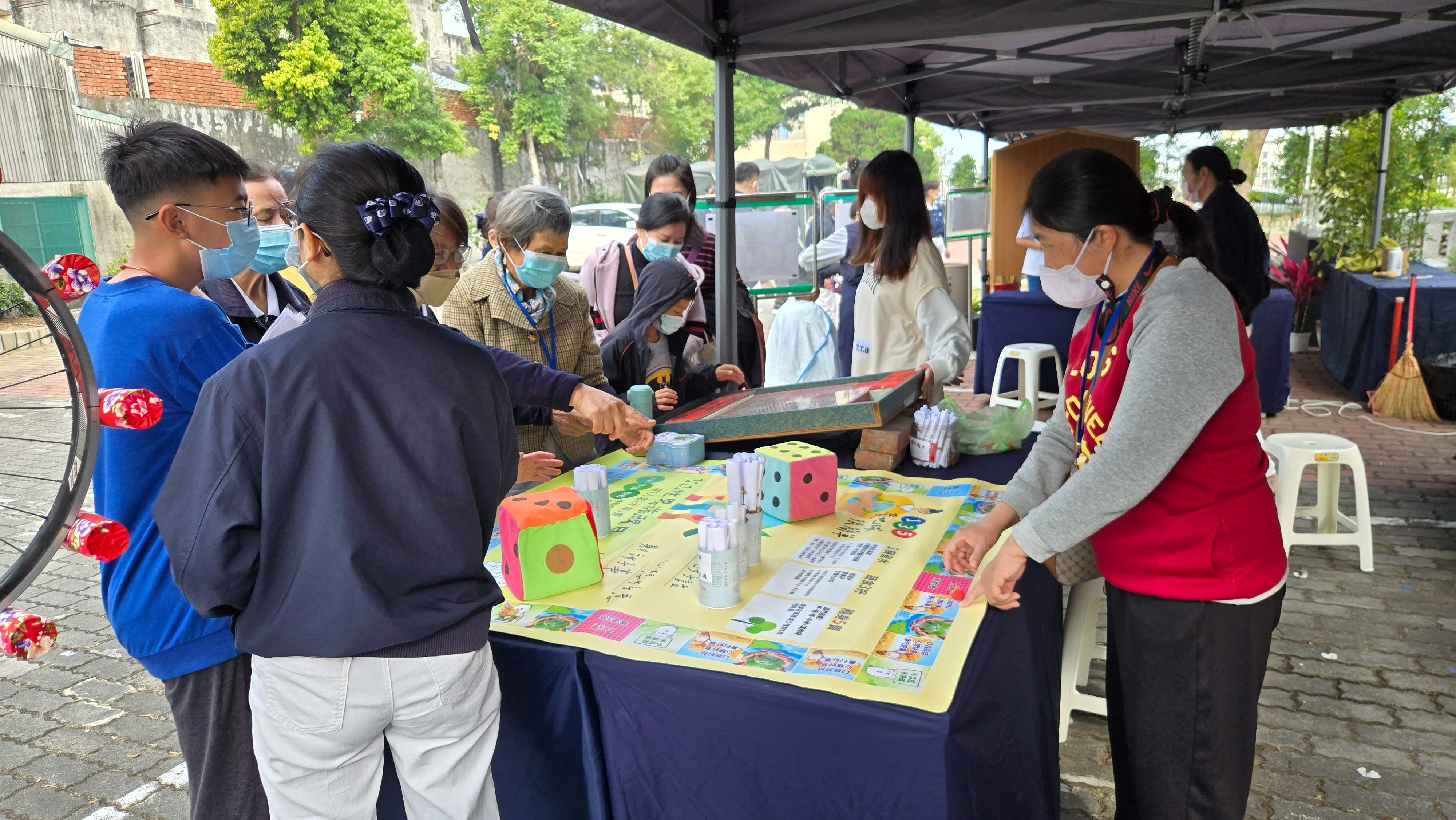 環保體驗遊戲區玩得樂陶陶