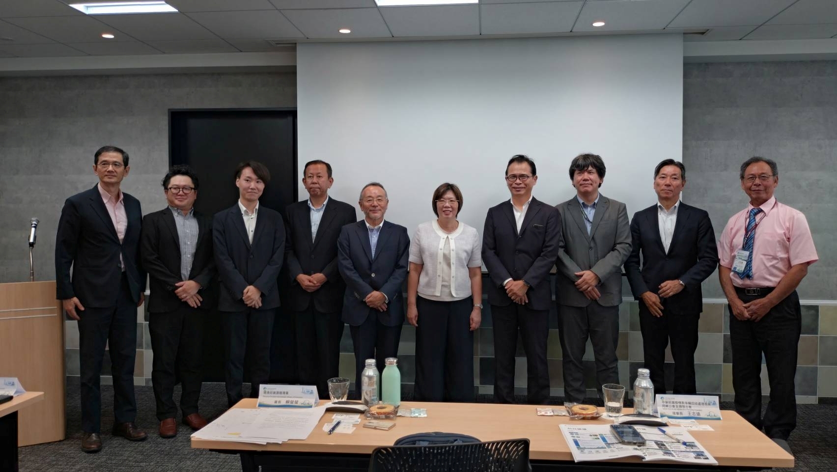 1循環署於2026年6月30日在日本舉辦「臺日廢車回收及循環經濟交流會」，由賴瑩瑩署長率領臺灣產官學研及廢車回收處理公會等產業代表，與日本汽車製造、回收及再資源化之4大關鍵