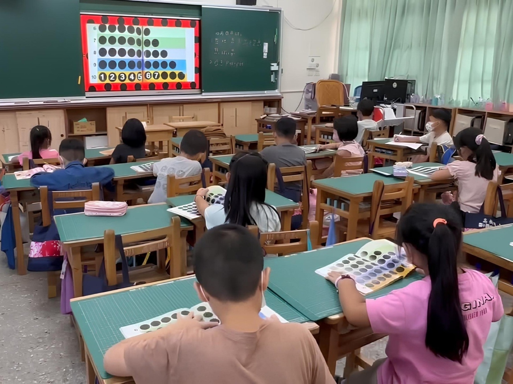 從大量聽讀到主動閱讀 國教署陪孩子沉浸英文繪本世界