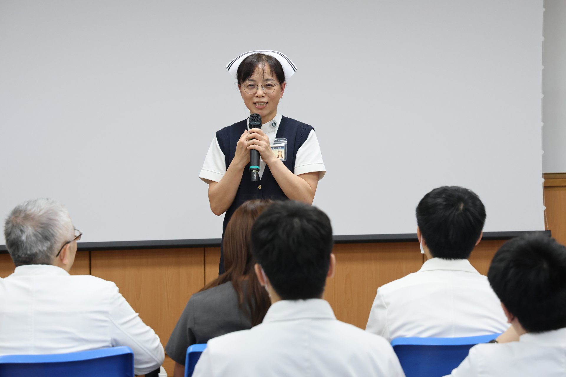 護理部副主任呂基燕表示，課程聚焦妊娠糖尿病照護，希望透過護理、婦產科、營養及中醫等跨專業團隊分享，讓來自花東各醫療院所的醫療人員，陪伴孕婦安心度過孕期，共同守護母嬰健康。