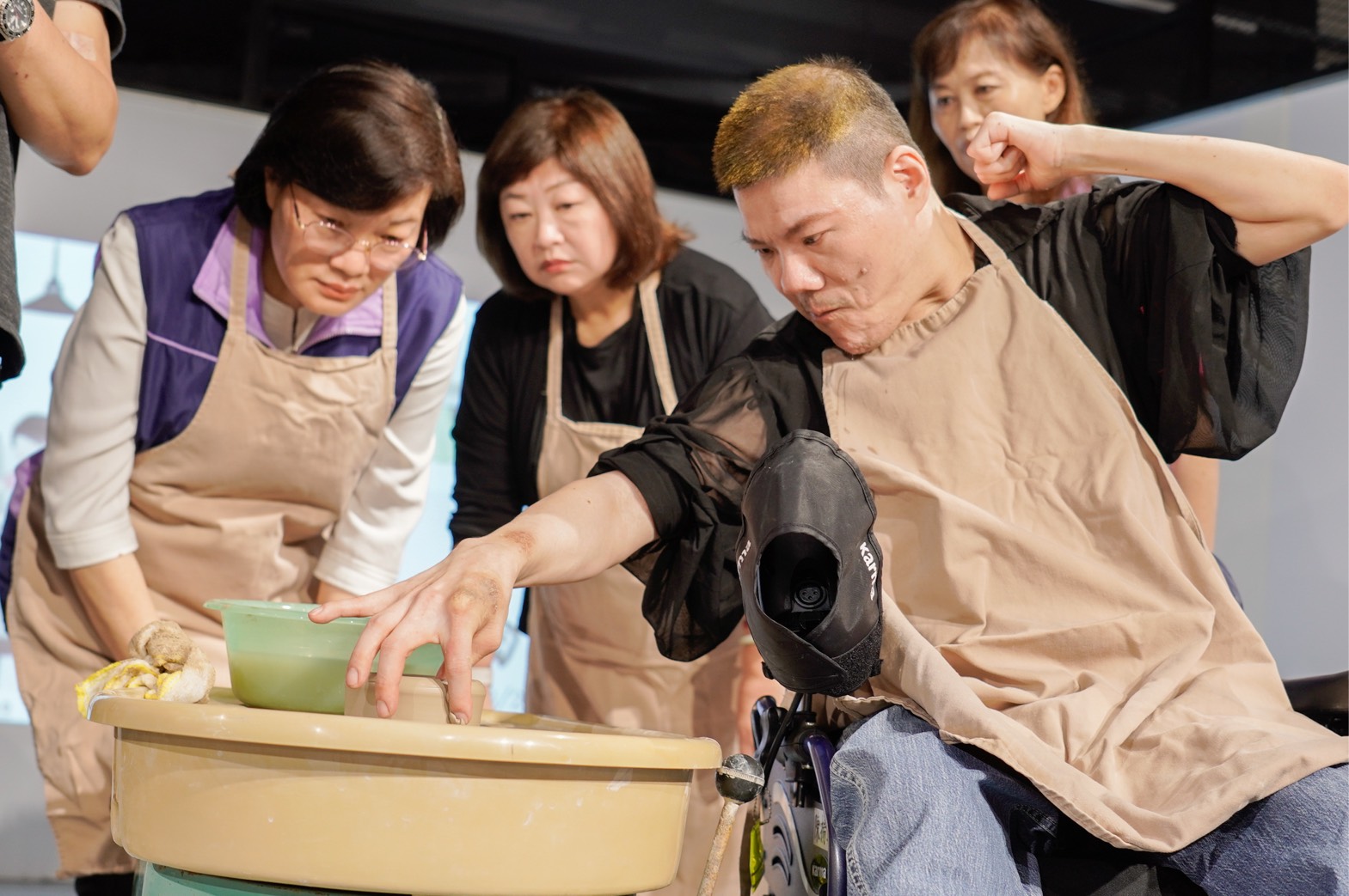 八里愛心教養院「陶藝.淘意」 腦麻院生作品特展
