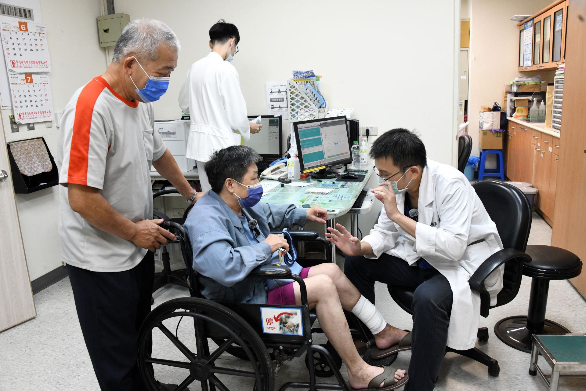 傷口反覆潰爛逾二十年 大林慈院跨科整合治療成功保肢