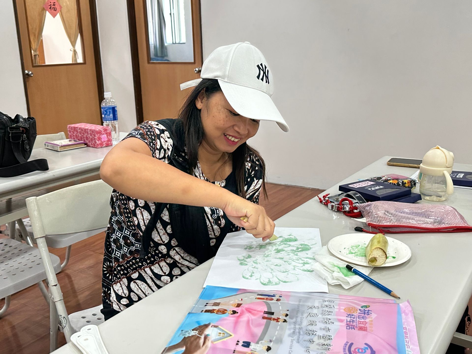 新二代築夢推廣蠟染工藝 移民署攜宜蘭新住民認識印尼蠟染