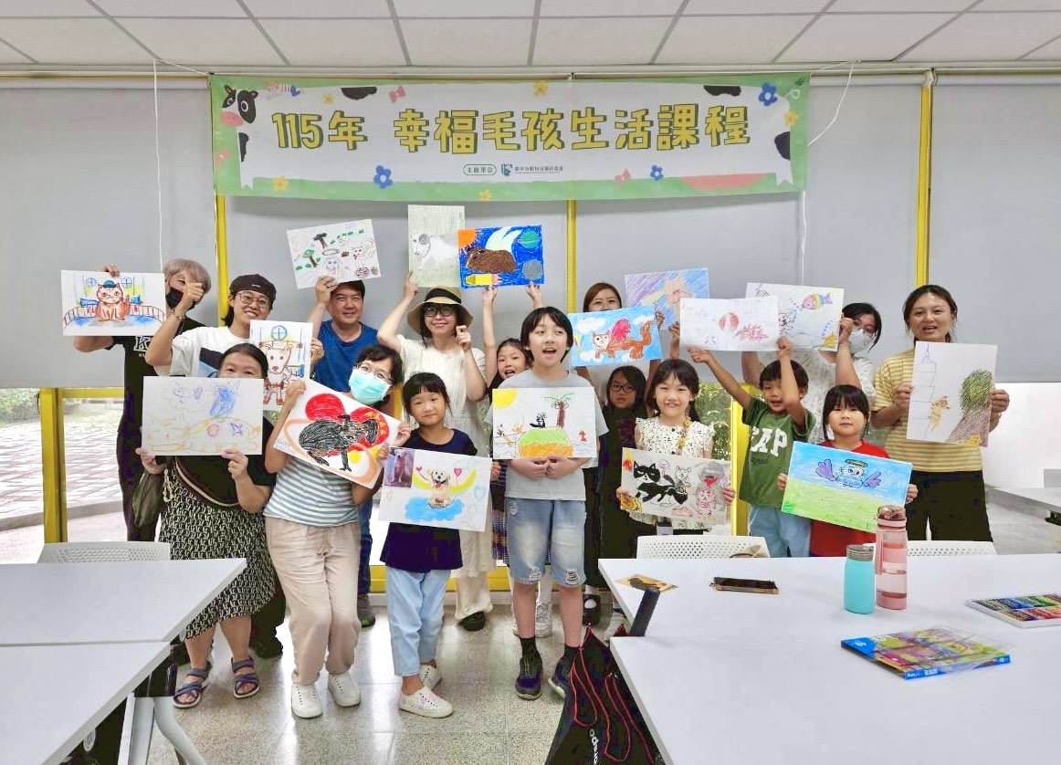 讓毛孩化身故事主角！中市動保處「畫我家的毛小孩」