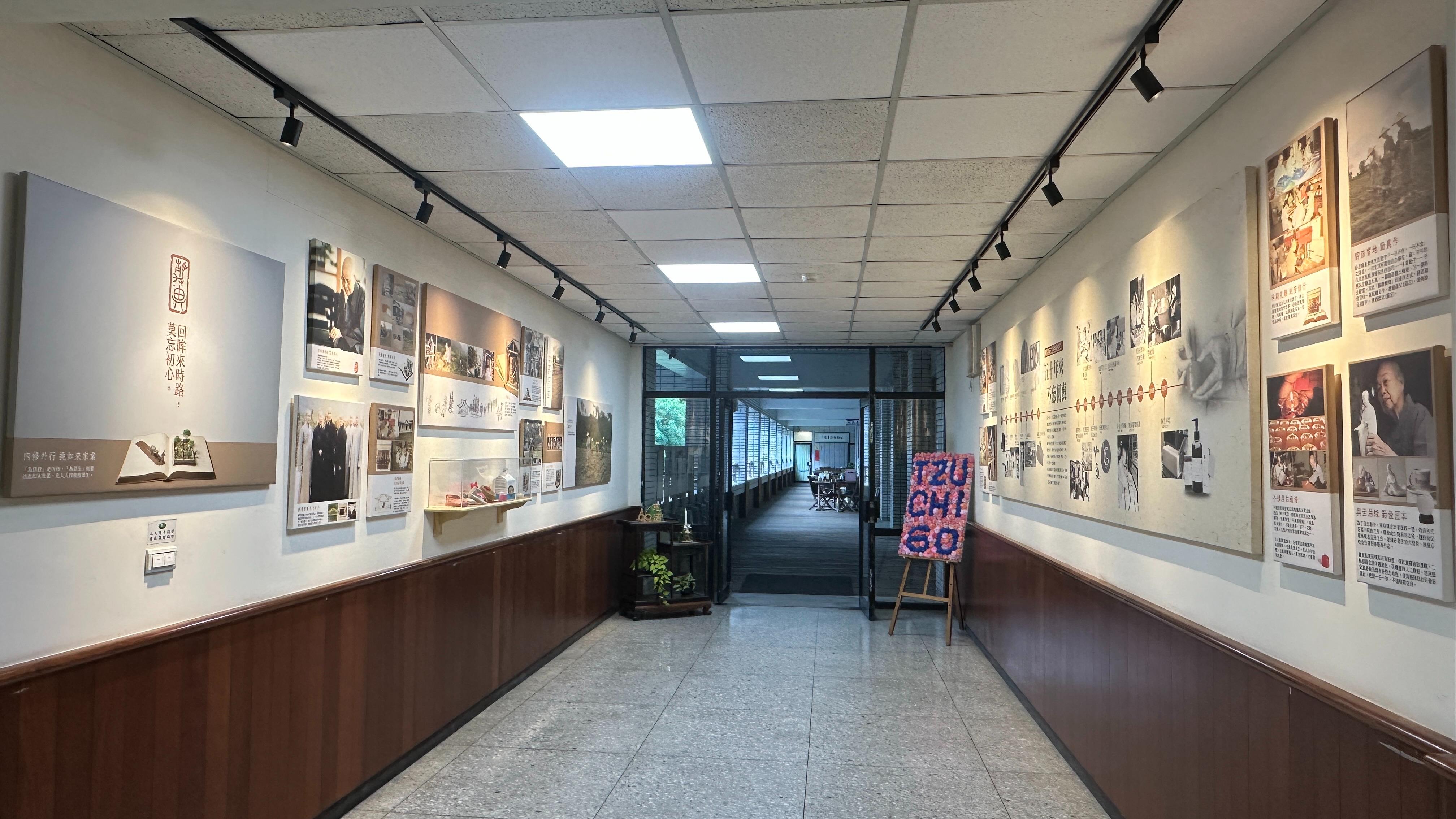 打造出極具深度與溫度的「人文走廊」，讓師生在日常行經校園之際，可認識慈濟一路走來的艱辛與初心。