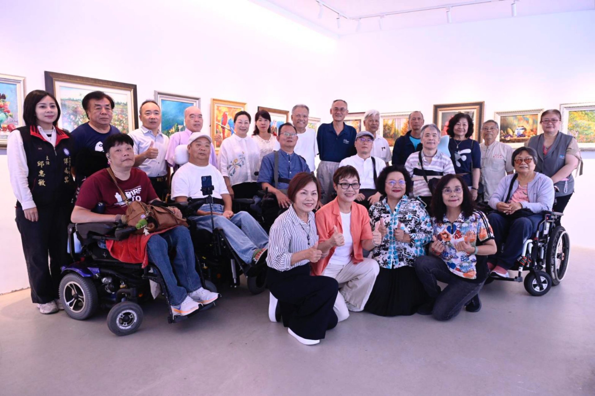 生命勇士揮灑色彩 2026台灣口足畫家聯展花蓮美術館登場