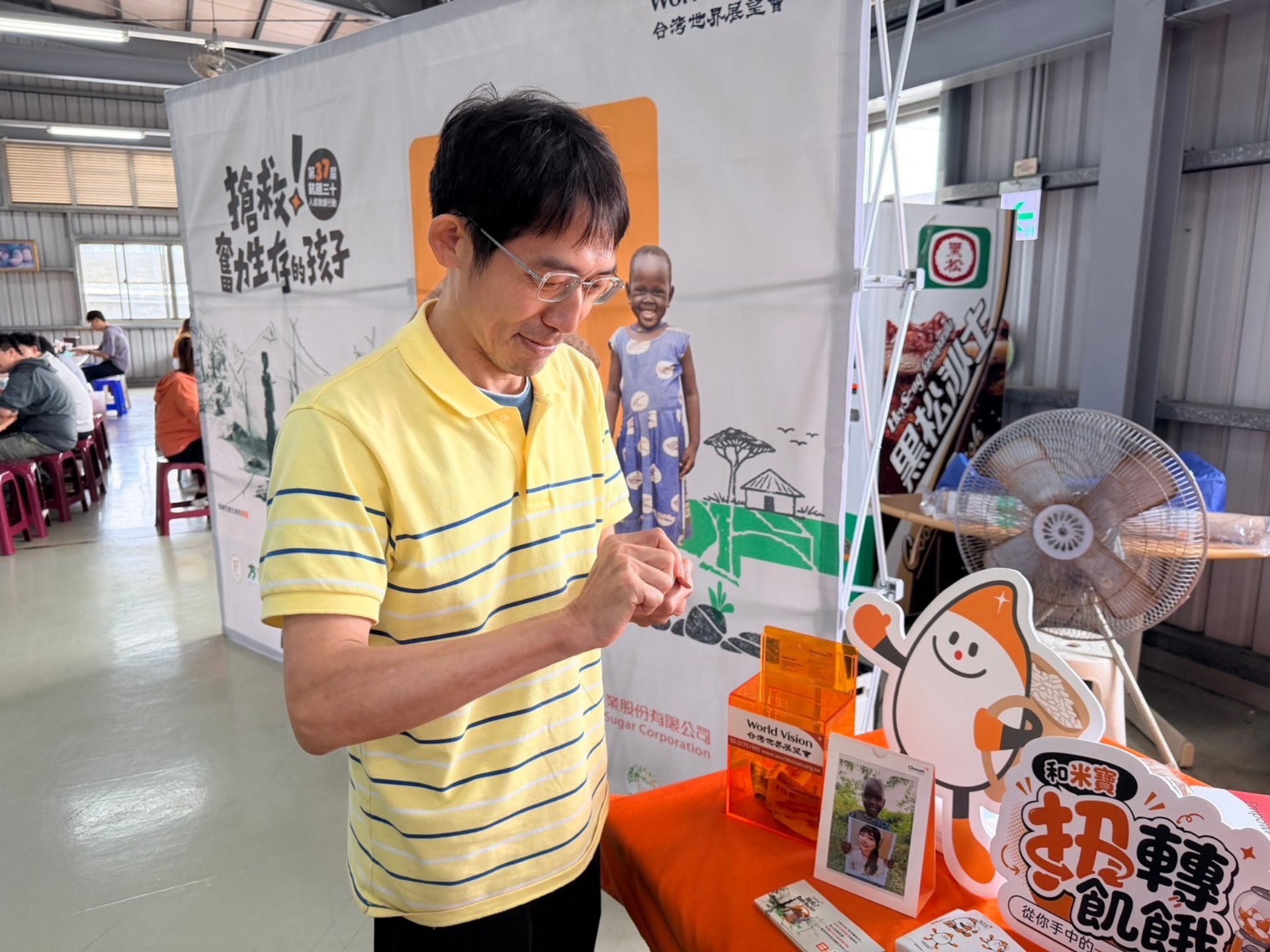 南光化學製藥總經理陳本忠帶頭響應兒童資助計畫,盼拋磚引玉號召更多人關懷國外脆弱兒童。