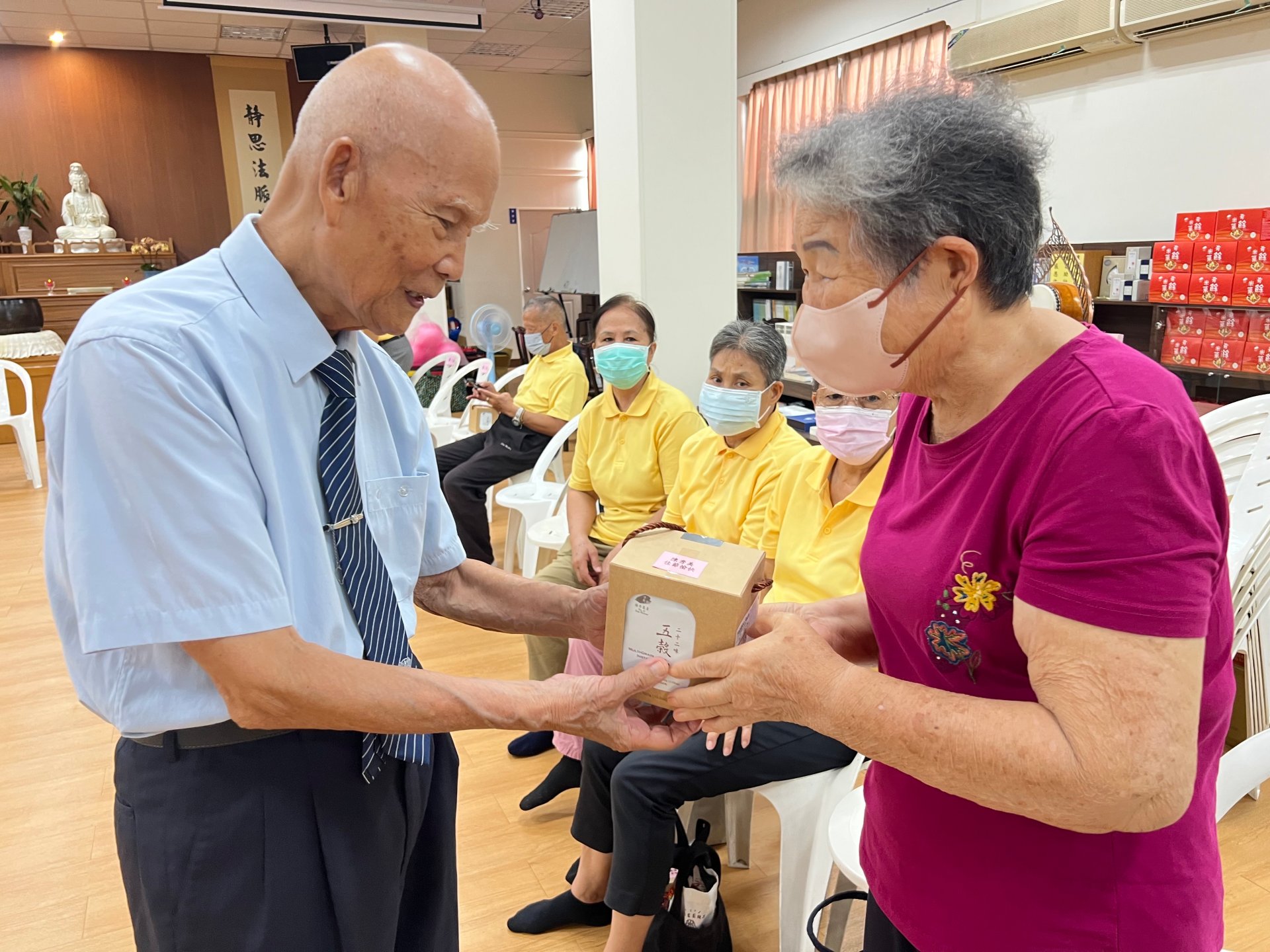 點亮百戶溫暖心燈 臺東90歲李爺爺再捐50萬善款