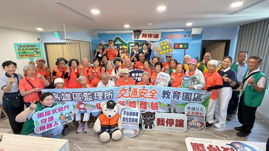 啟用不久的鳳山監理站「高齡者交通安全教育園區」，守護這群「老菩薩」的交通安全。