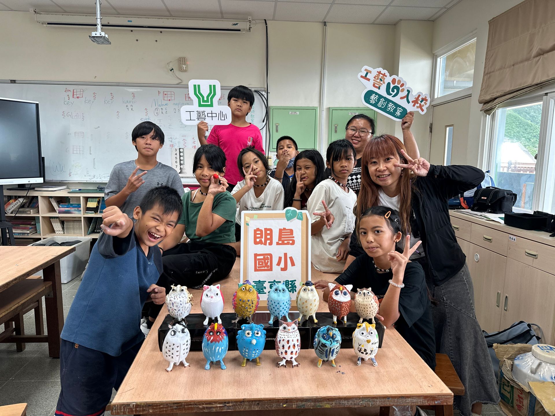 臺東縣蘭嶼鄉朗島國小以「海廢都是寶」為核心課程，在學習過程中培養學童美感素養與永續意識