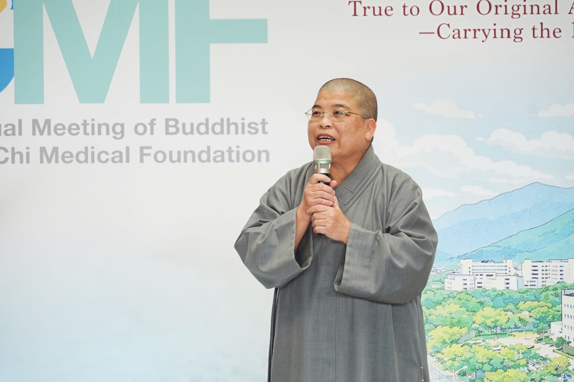 靜思精舍德?師父蒞臨開幕式，祝福年會順利圓滿。