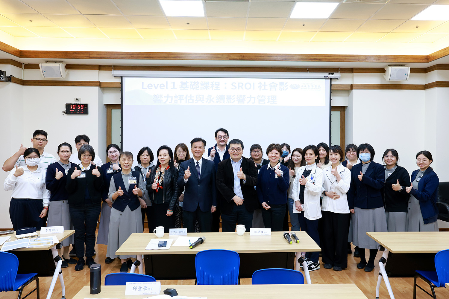 花蓮慈濟醫院於3月5日舉辦「SROI社會影響力評估與永續影響力管理」課程，邀請中央大學管理學院副院長沈建文教授帶領同仁學習將醫療服務與公益投入，轉化為具體的數據。