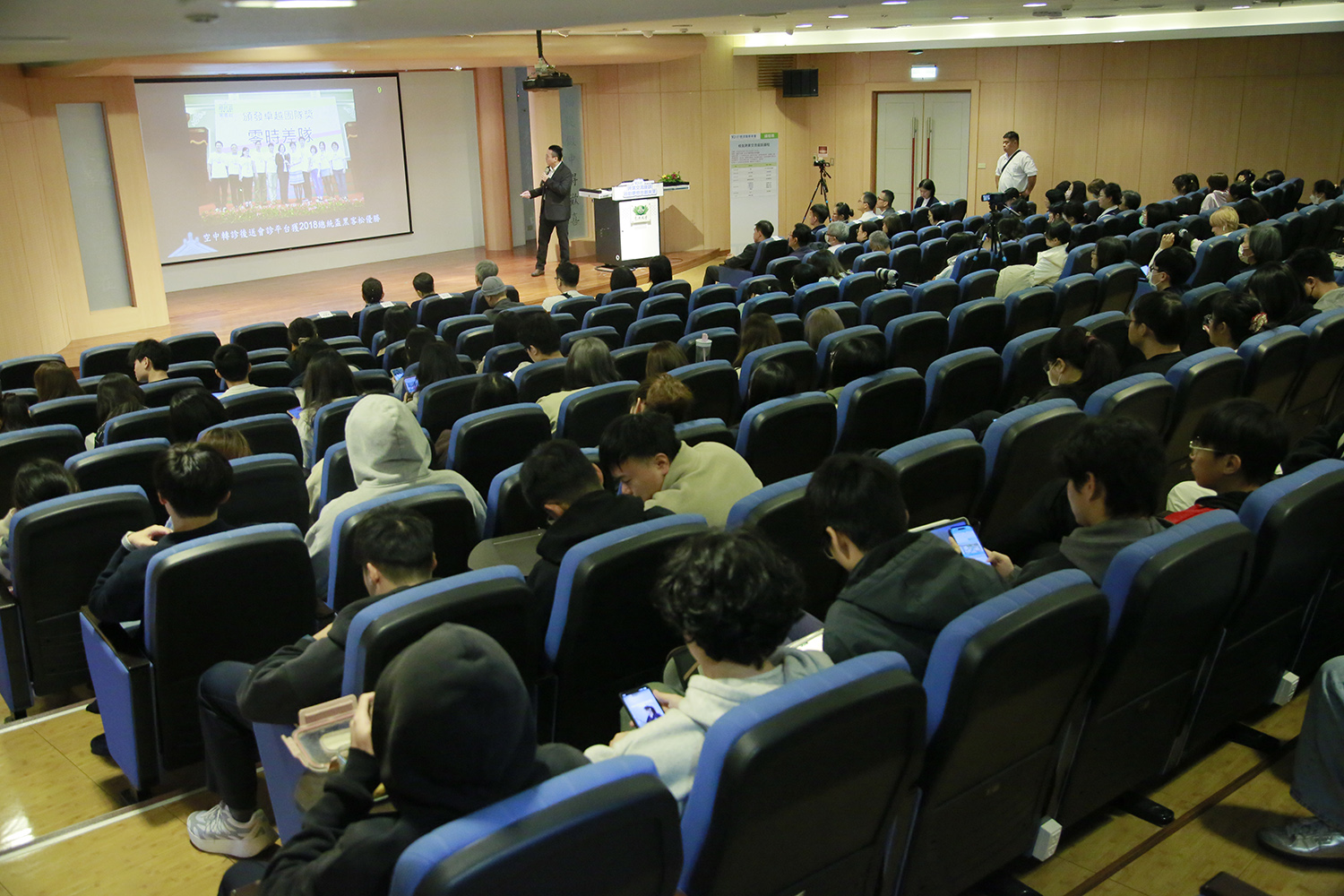 校友鼓勵學弟學妹思索未來職涯N+1的無限可能。