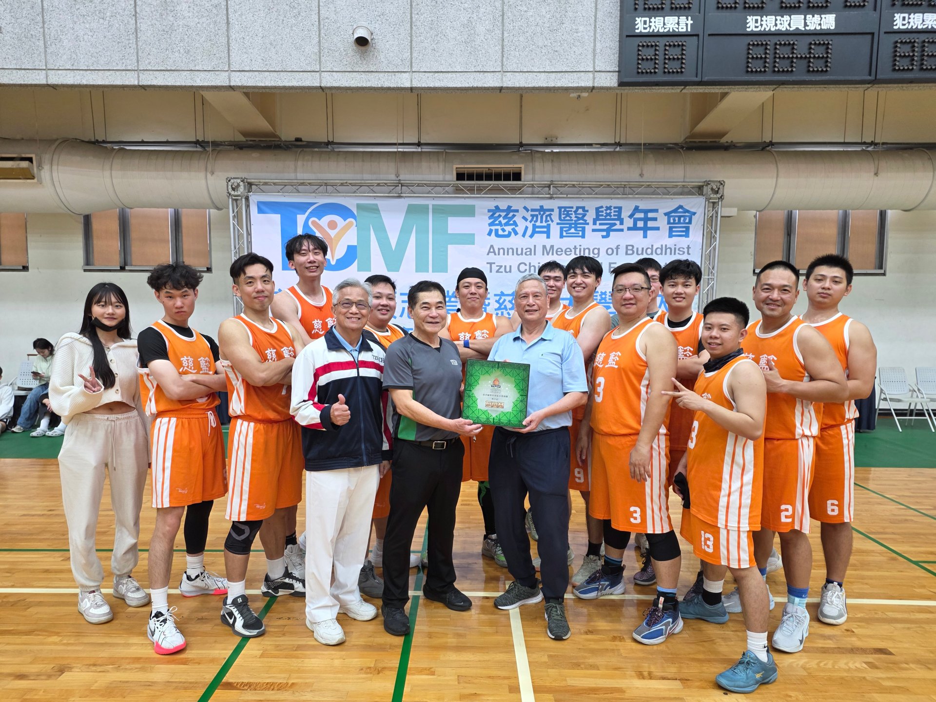 男子組互愛獎則由慈濟籃球家族聯誼會獲得