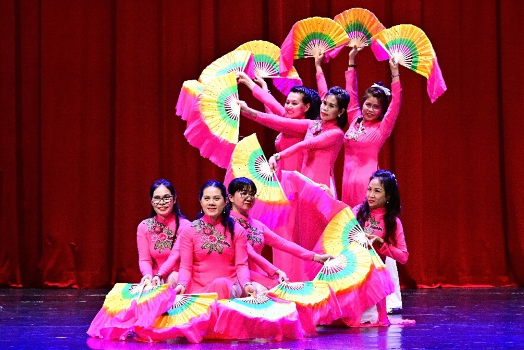 幸福舞蹈團《愛之歌》。