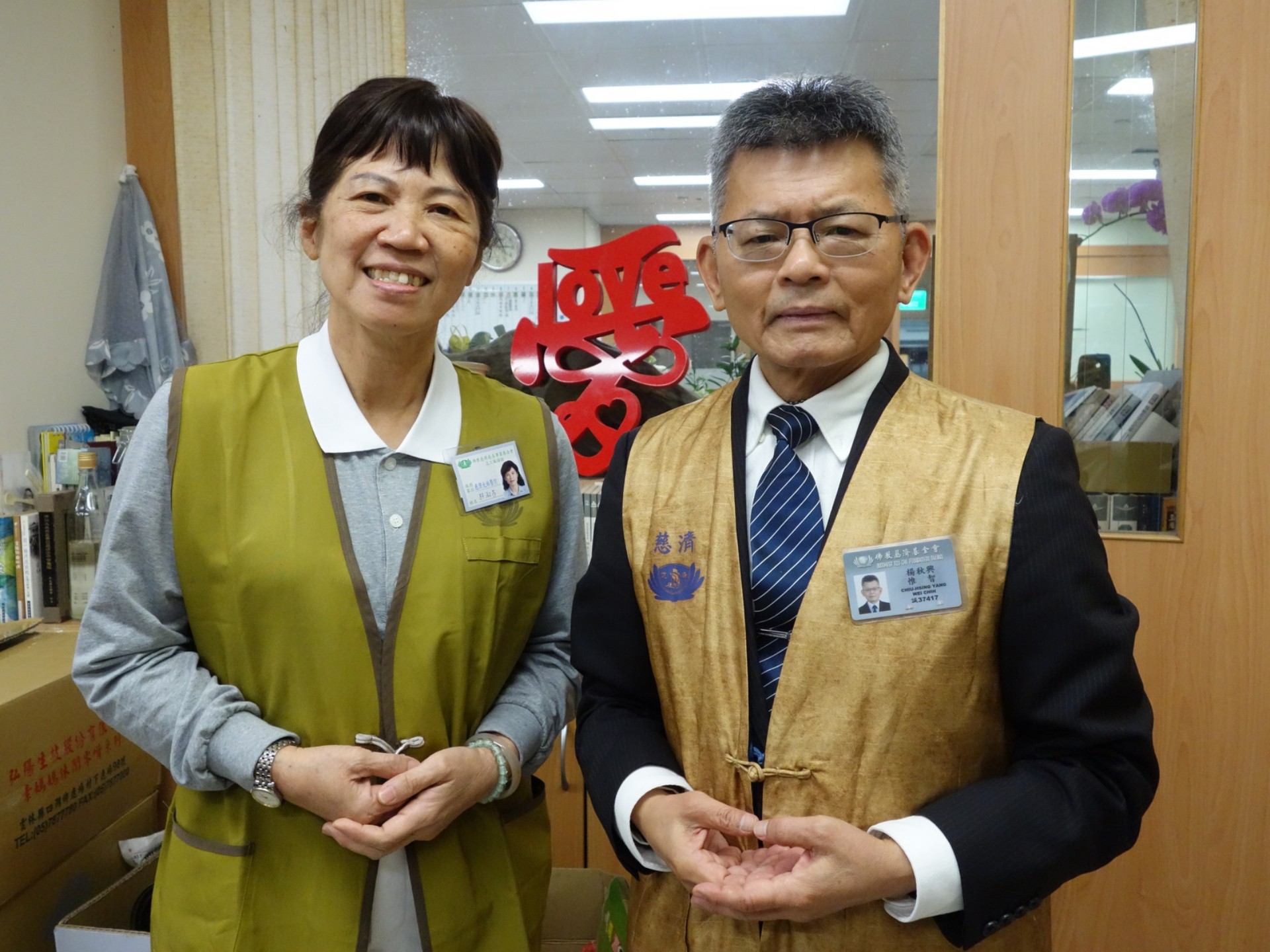 前高雄縣長楊秋興與妻子一起接受慈濟委員培訓