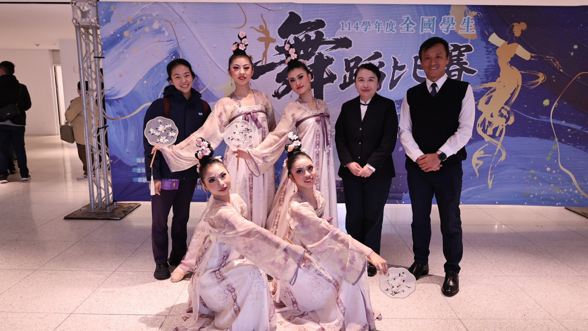 高中部〈灼灼韶華舞瀲灧)