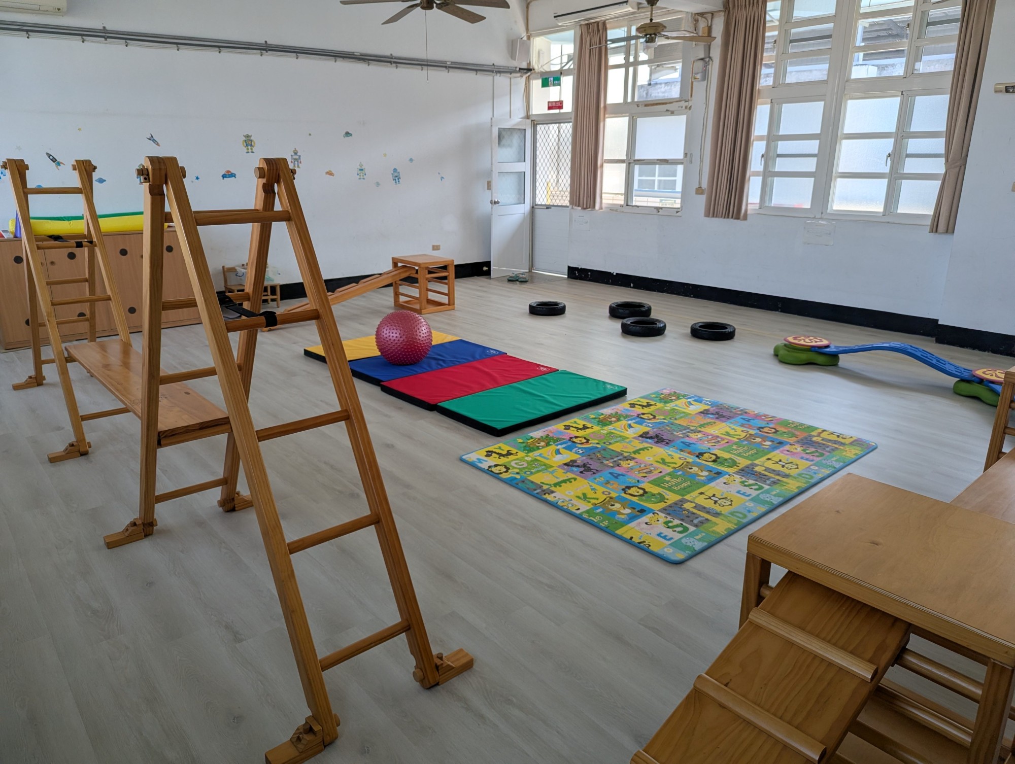 臺南市大社附幼室內活動空間。