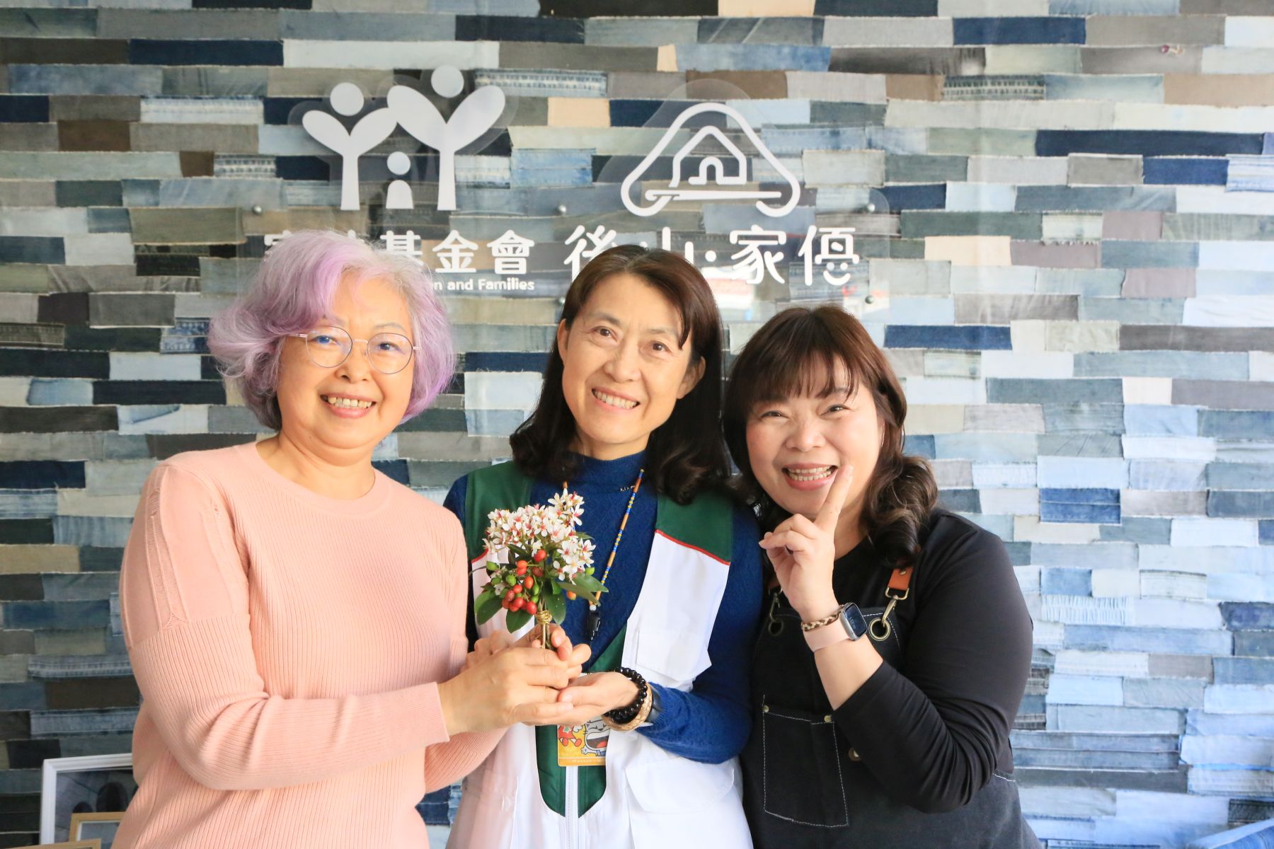 社區民眾發揮創意各帶一份小祝福，參與幸福小舖週年慶活動