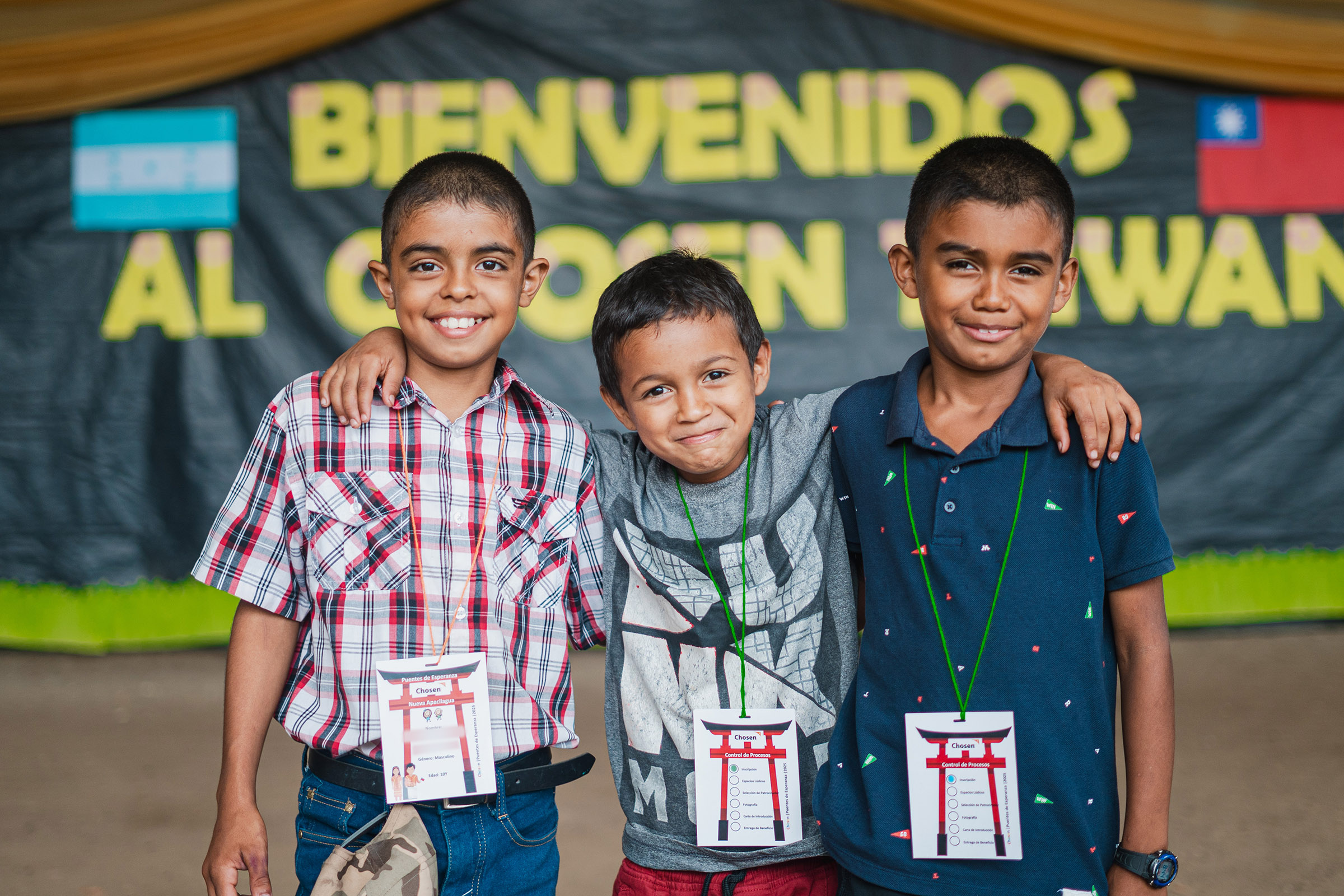 在宏都拉斯咖啡產區舉辦的Chosen台灣派對，讓孩子有機會透過照片選擇自己的資助人。