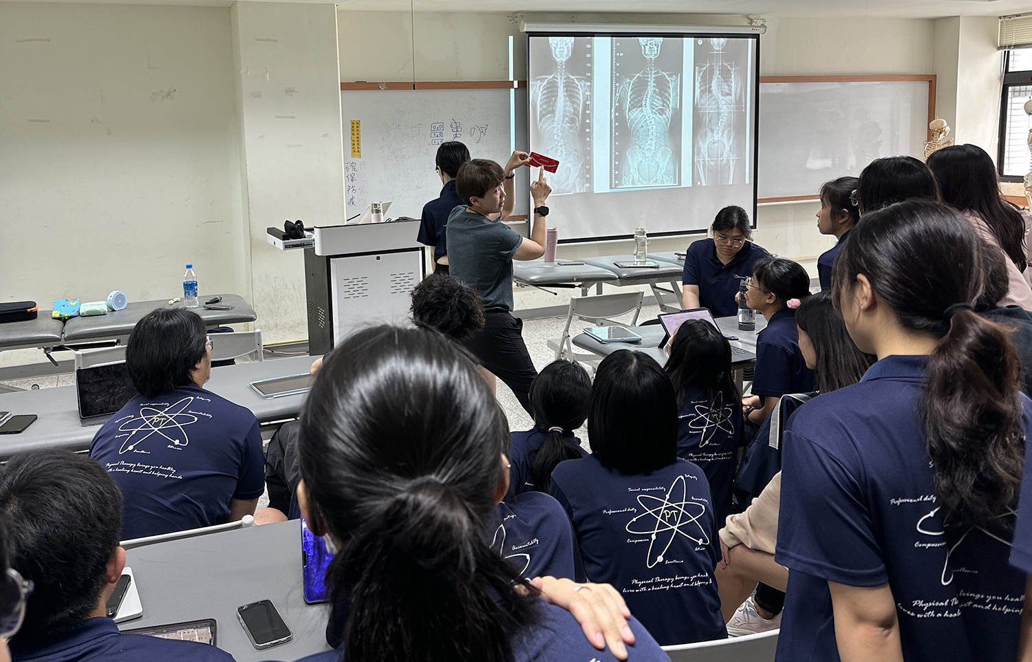 慈大物理治療學系,理論實務兼具。