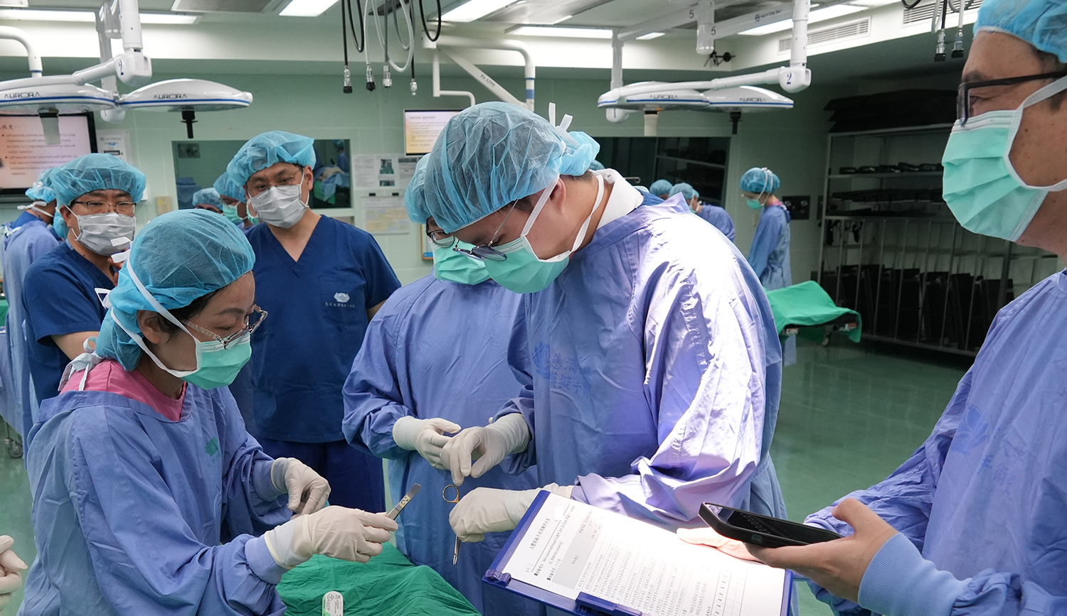 慈大首創模擬手術教學課程。