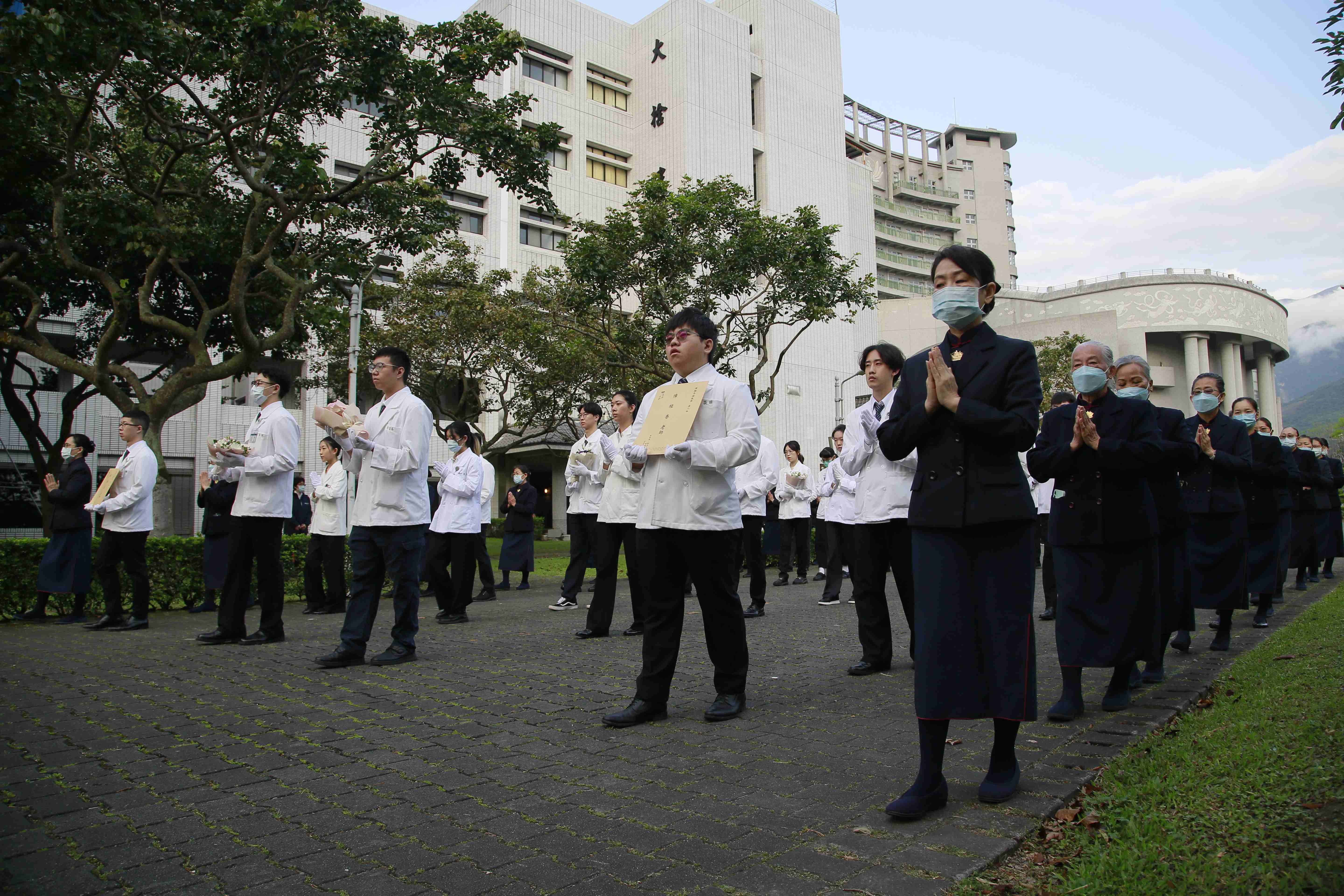 醫學生送無語良師最後一程