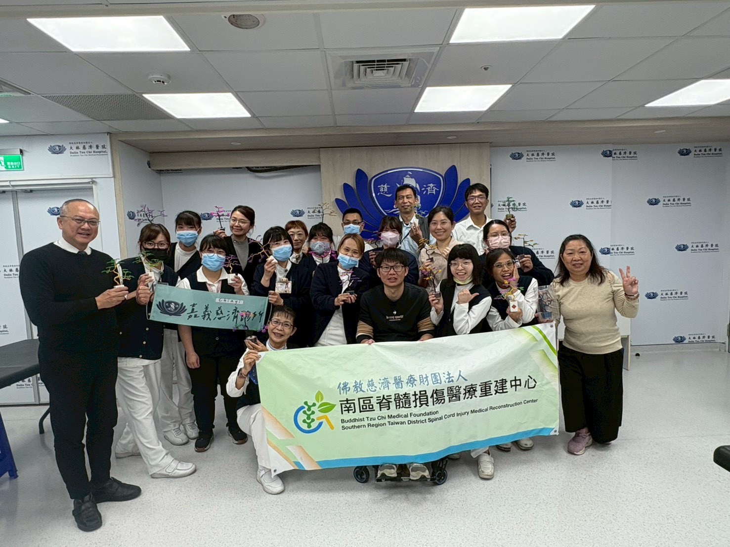 嘉義慈濟診所特別利用同仁午休時間，與南區慈濟脊髓損傷醫療重建中心共同舉辦