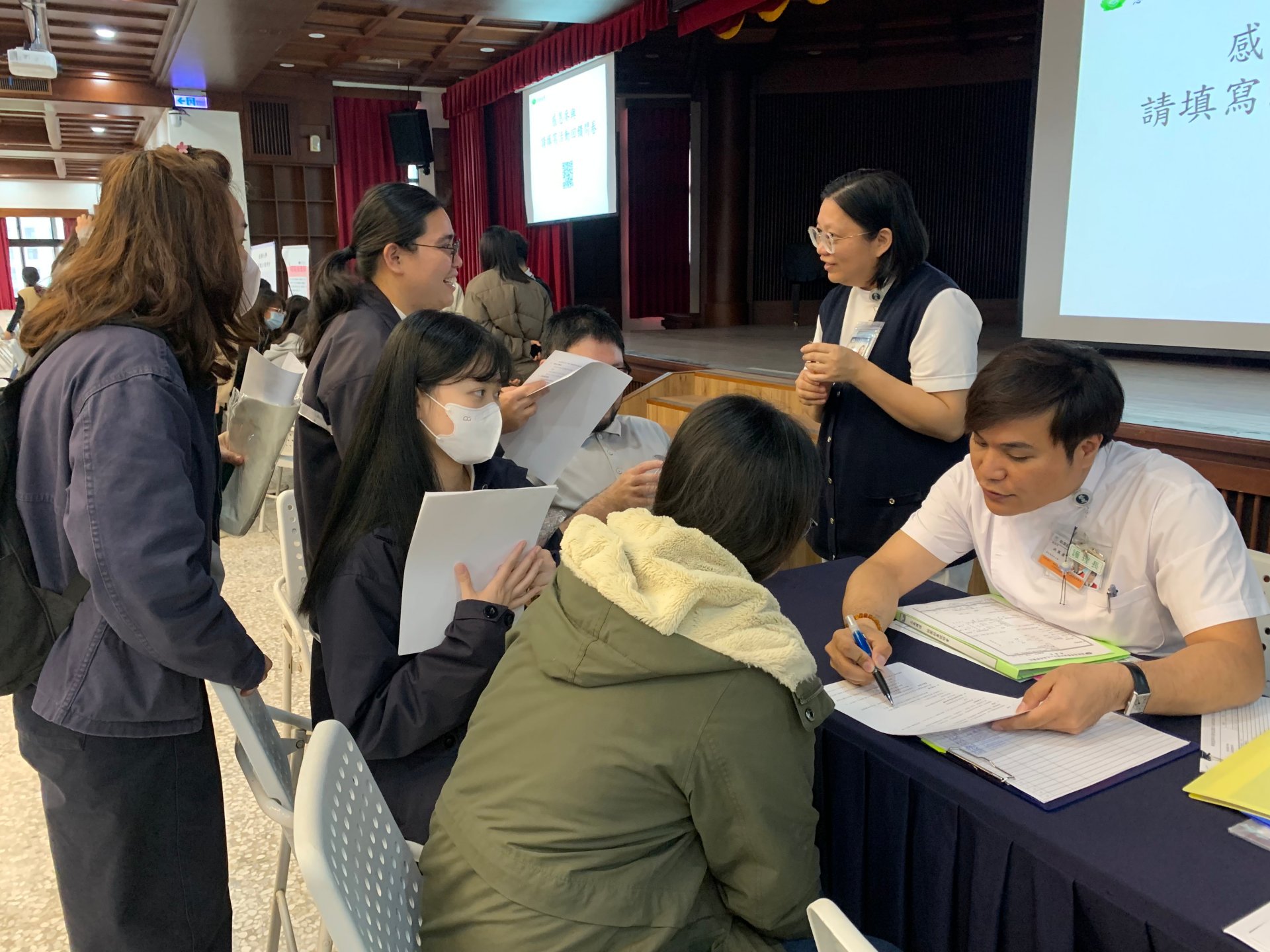 慈濟醫院聯合徵才說明會，各院區詳細介紹工作環境、福利制度及專業成長機會