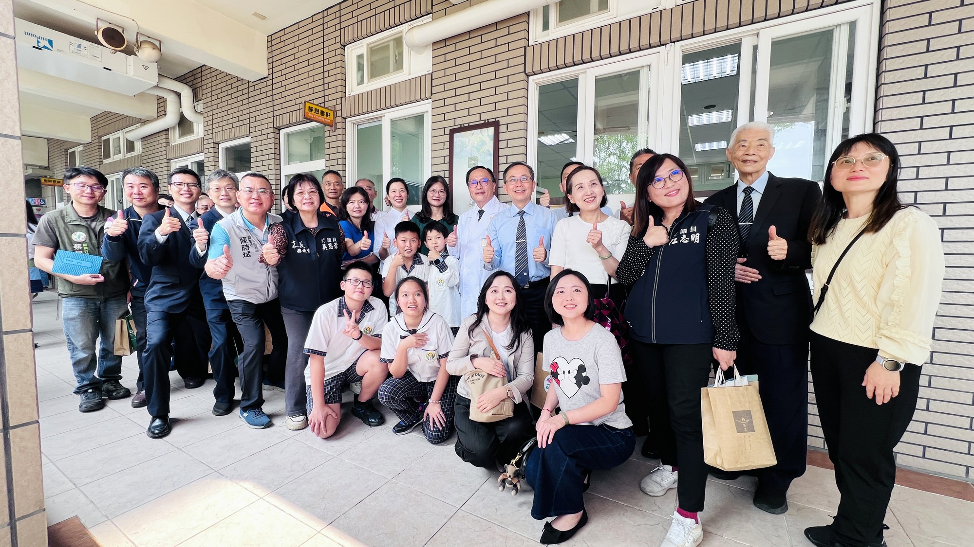 書香啟航點亮幼苗希望 平林國小慈濟靜思閱讀書軒啟用