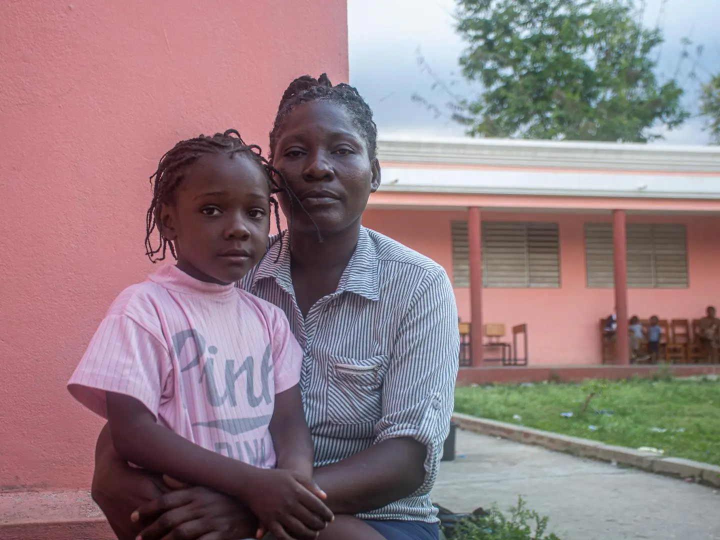 近三年，海地境內流離失所人數急速飆升，許多離家的婦女和兒童生存陷入困境