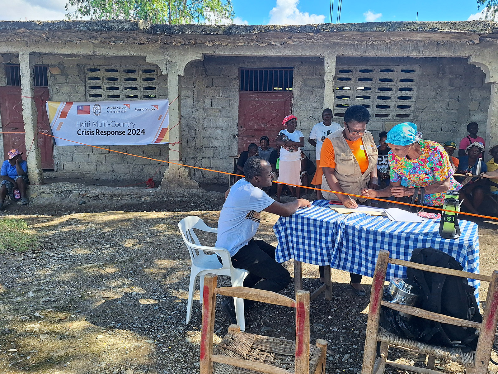外交部與世界展望會的合力支持，將台灣的關懷送到海地流離失所人們的手中