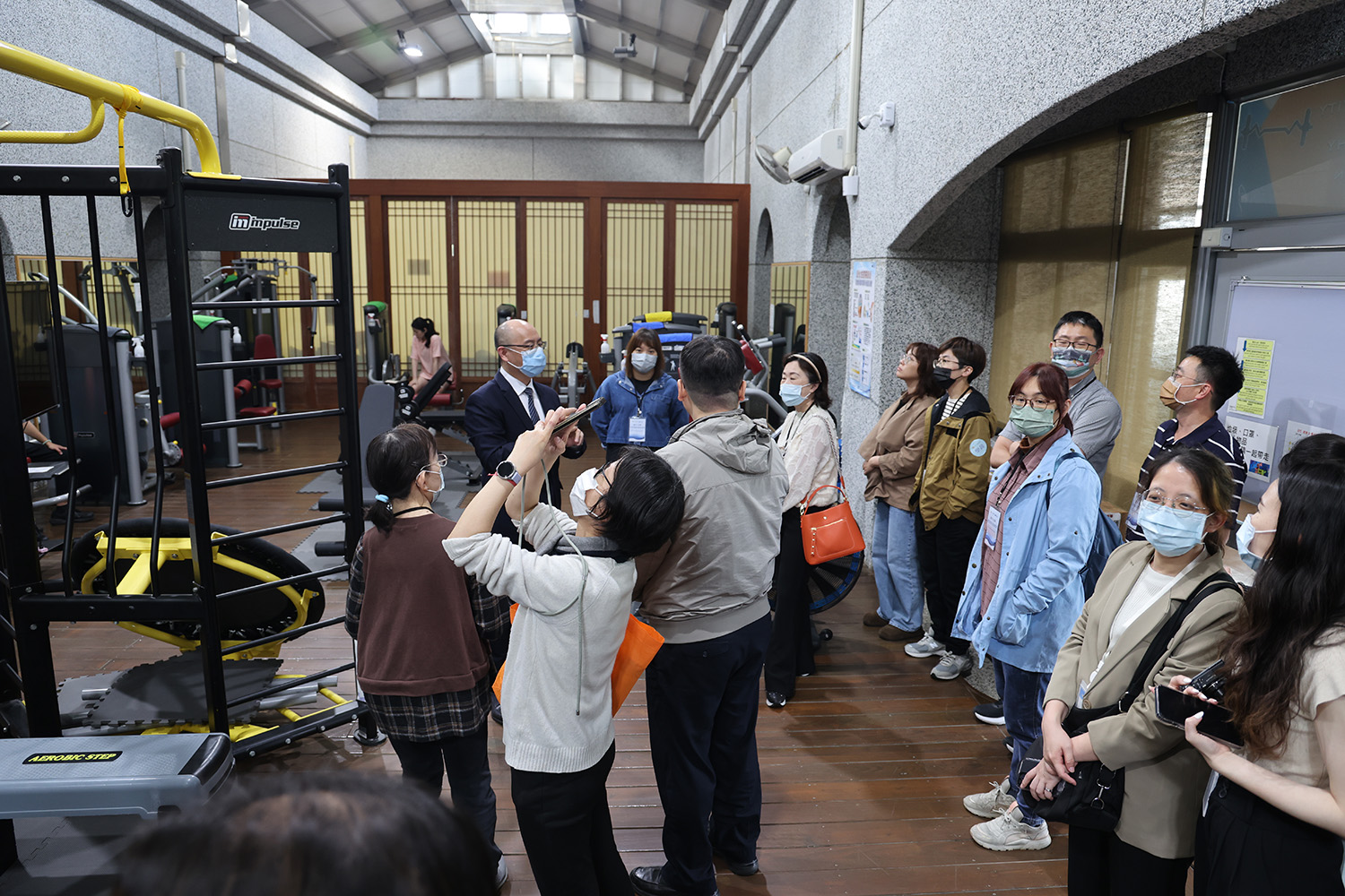 永續辦公室高專藍陳淯分享ESG實踐場域，同仁的健康場域「壽喜燒」。